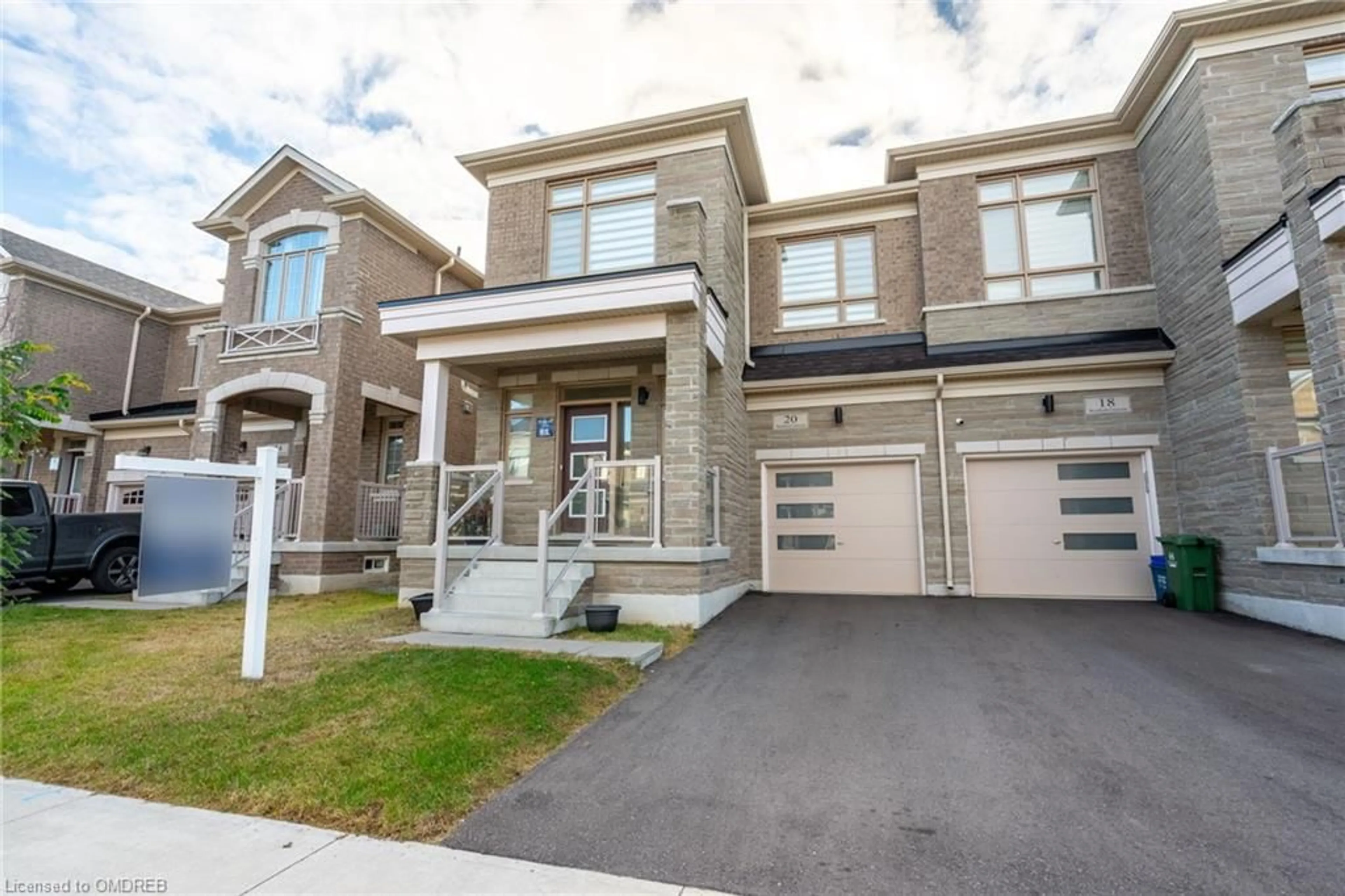 A pic from exterior of the house or condo, the street view for 20 Westfield Cres, Waterdown Ontario L8B 1Y1