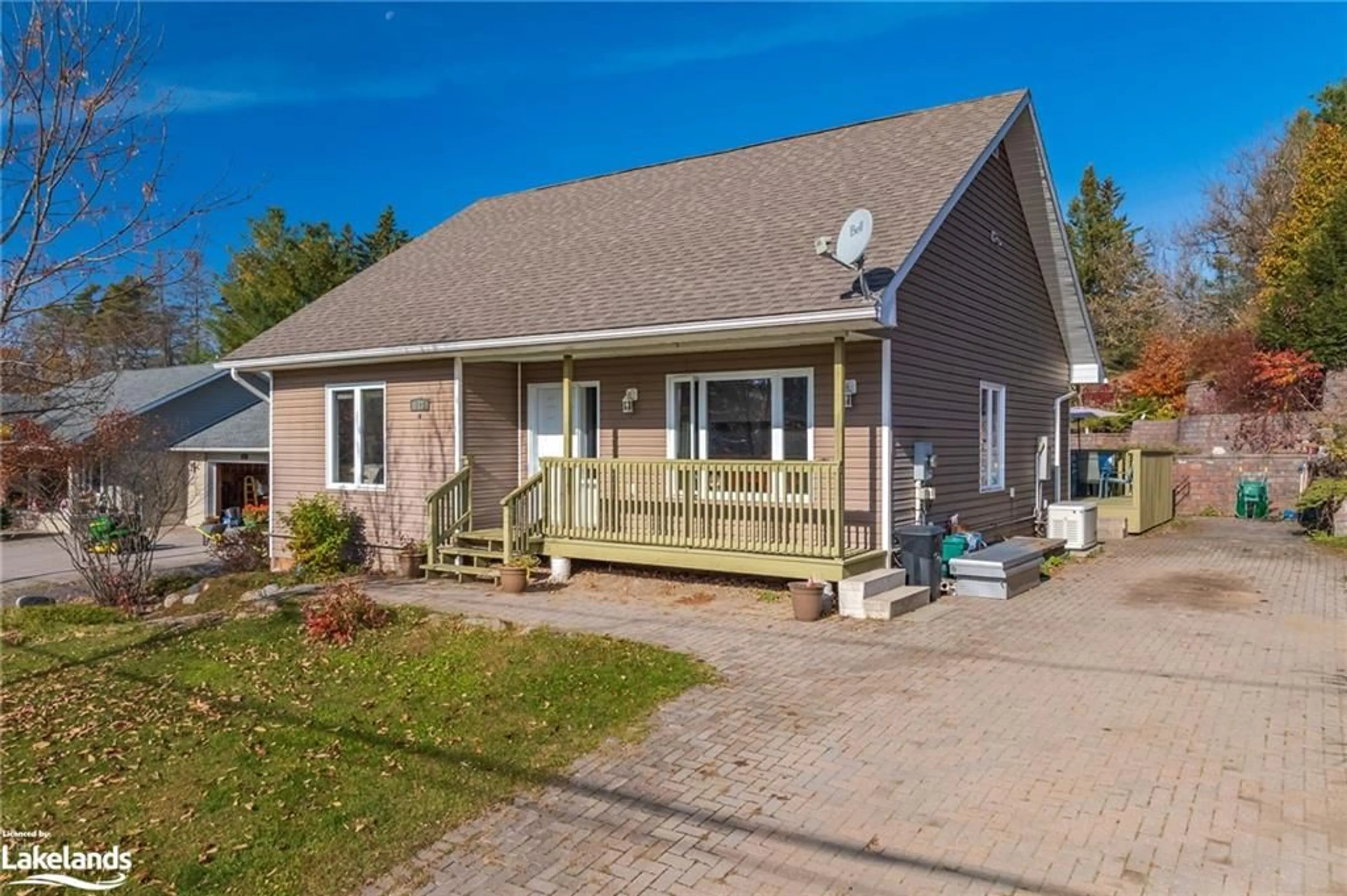 Frontside or backside of a home, cottage for 113 Queen St, Burk's Falls Ontario P0A 1C0