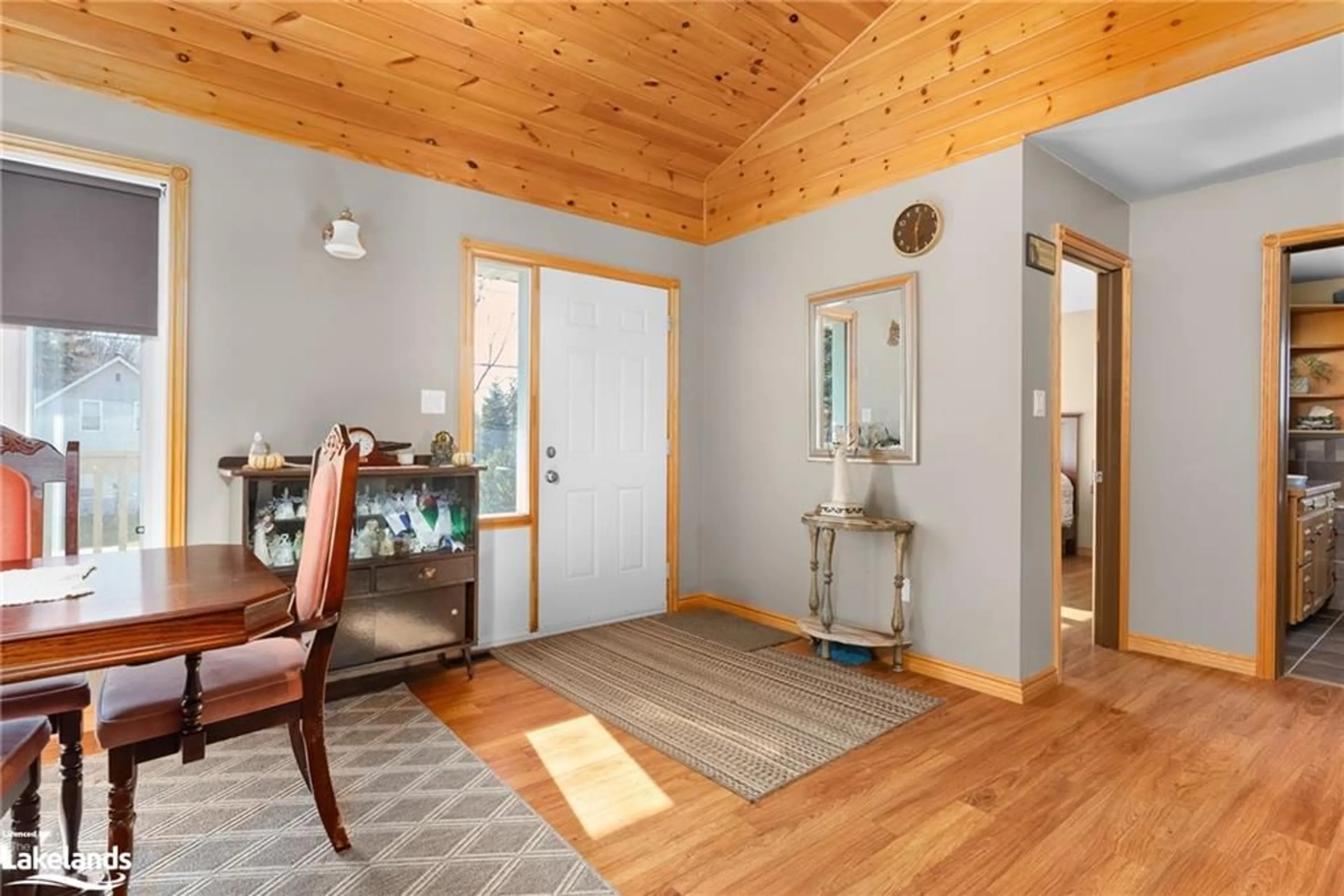 Indoor entryway, wood floors for 113 Queen St, Burk's Falls Ontario P0A 1C0