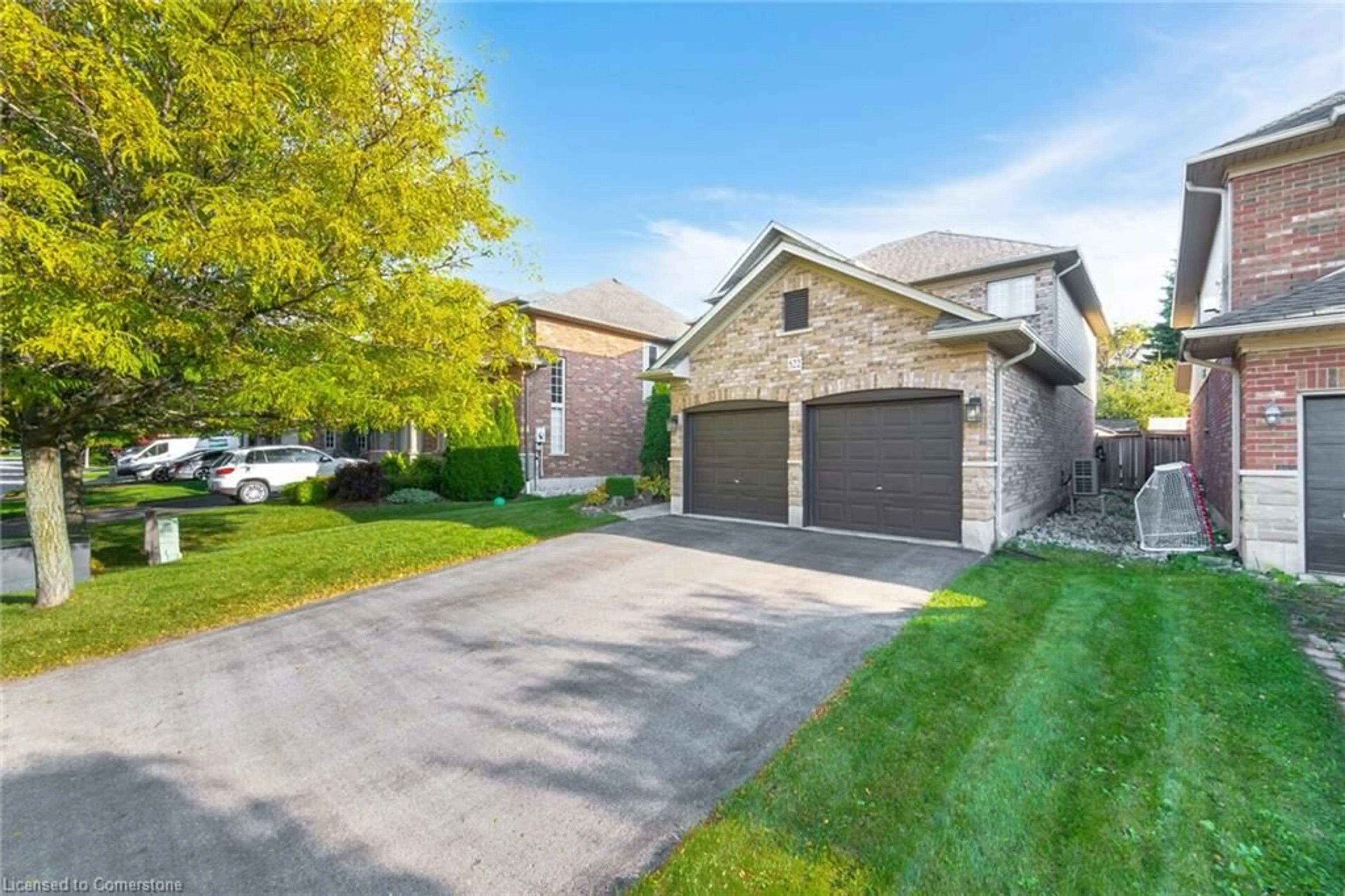 Frontside or backside of a home, the street view for 522 Larkspur Lane, Burlington Ontario L7T 4L7