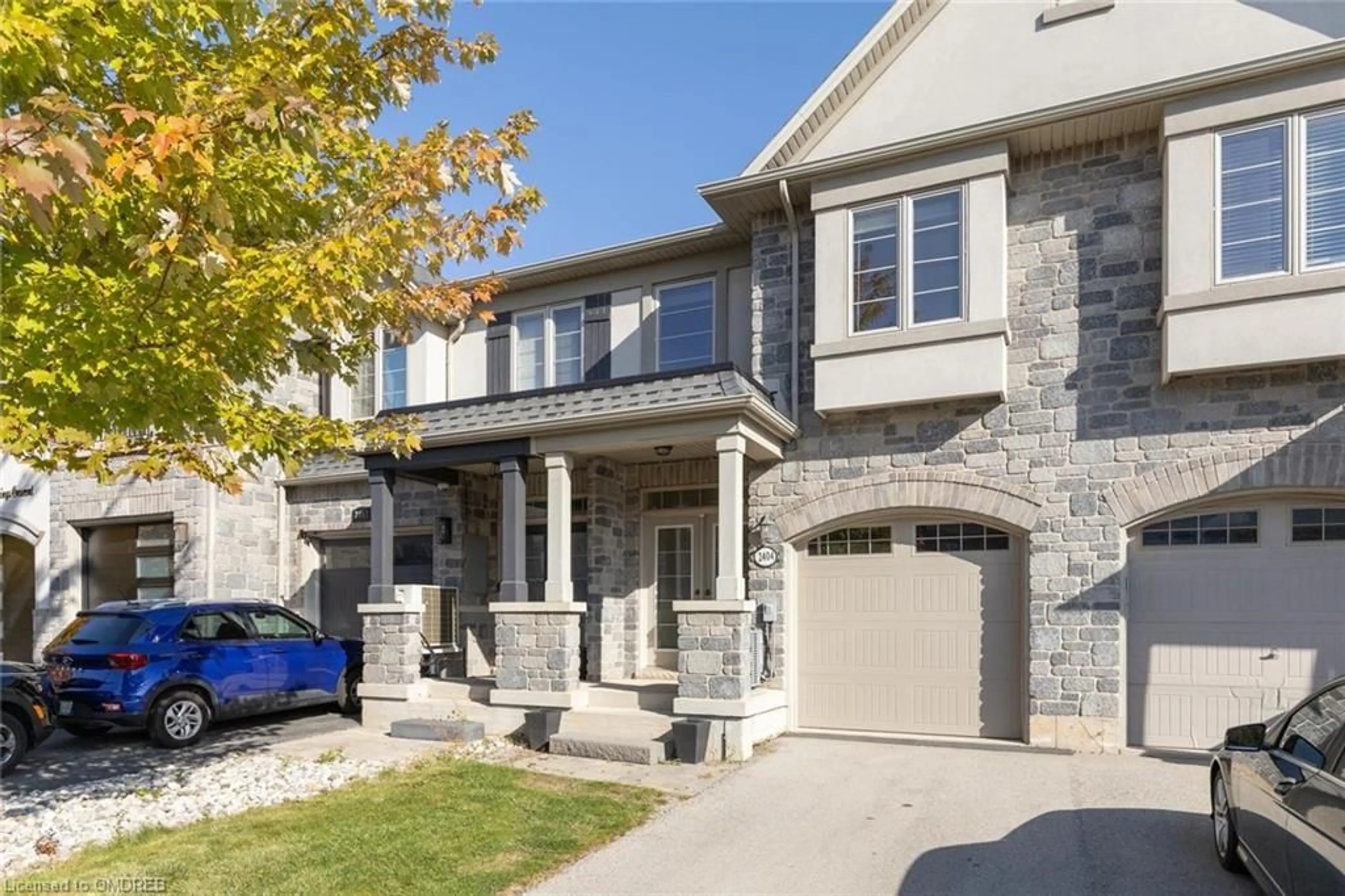 A pic from exterior of the house or condo, the street view for 2404 Whistling Springs Cres, Oakville Ontario L6M 0C3