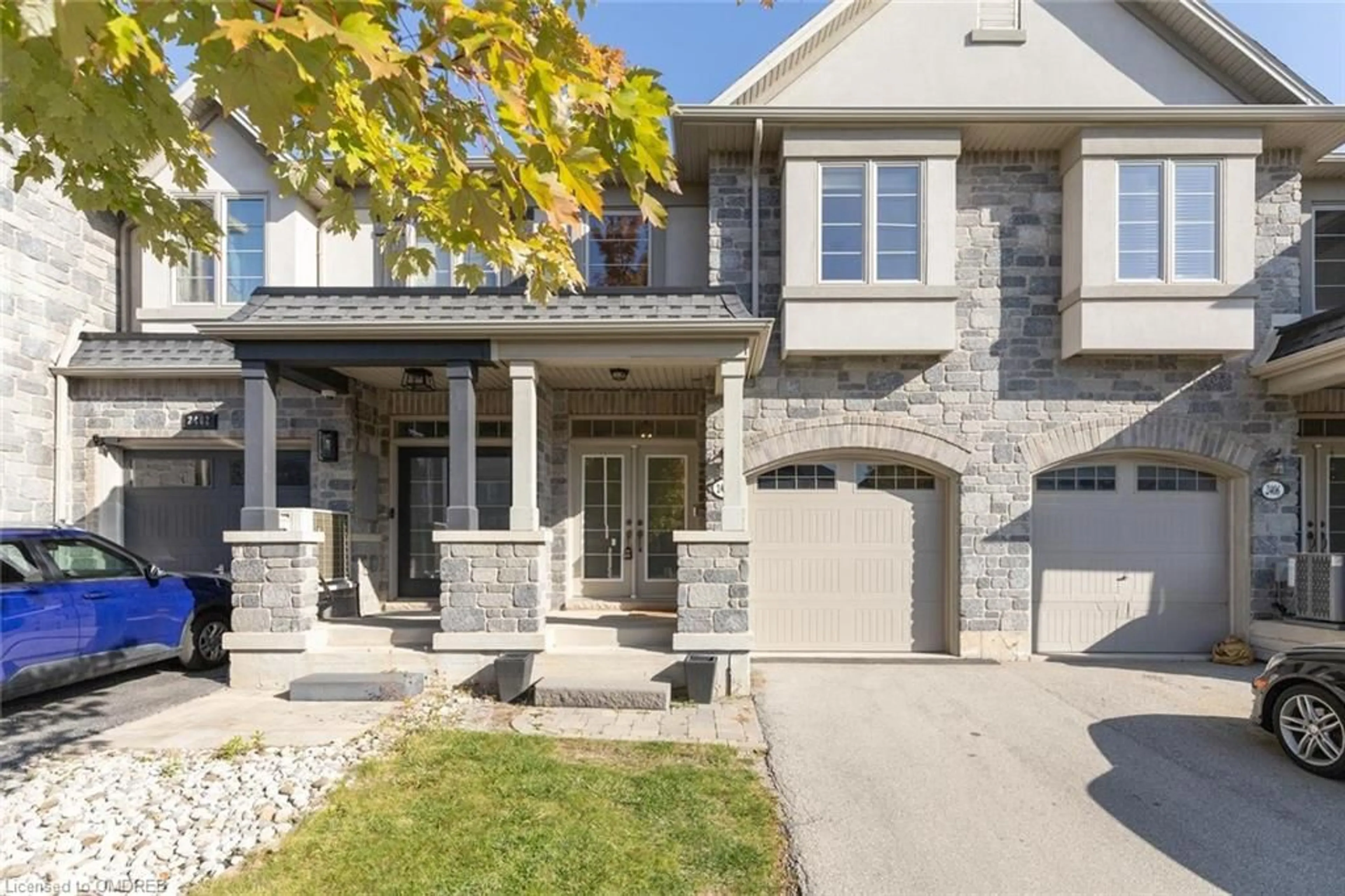 Home with brick exterior material for 2404 Whistling Springs Cres, Oakville Ontario L6M 0C3