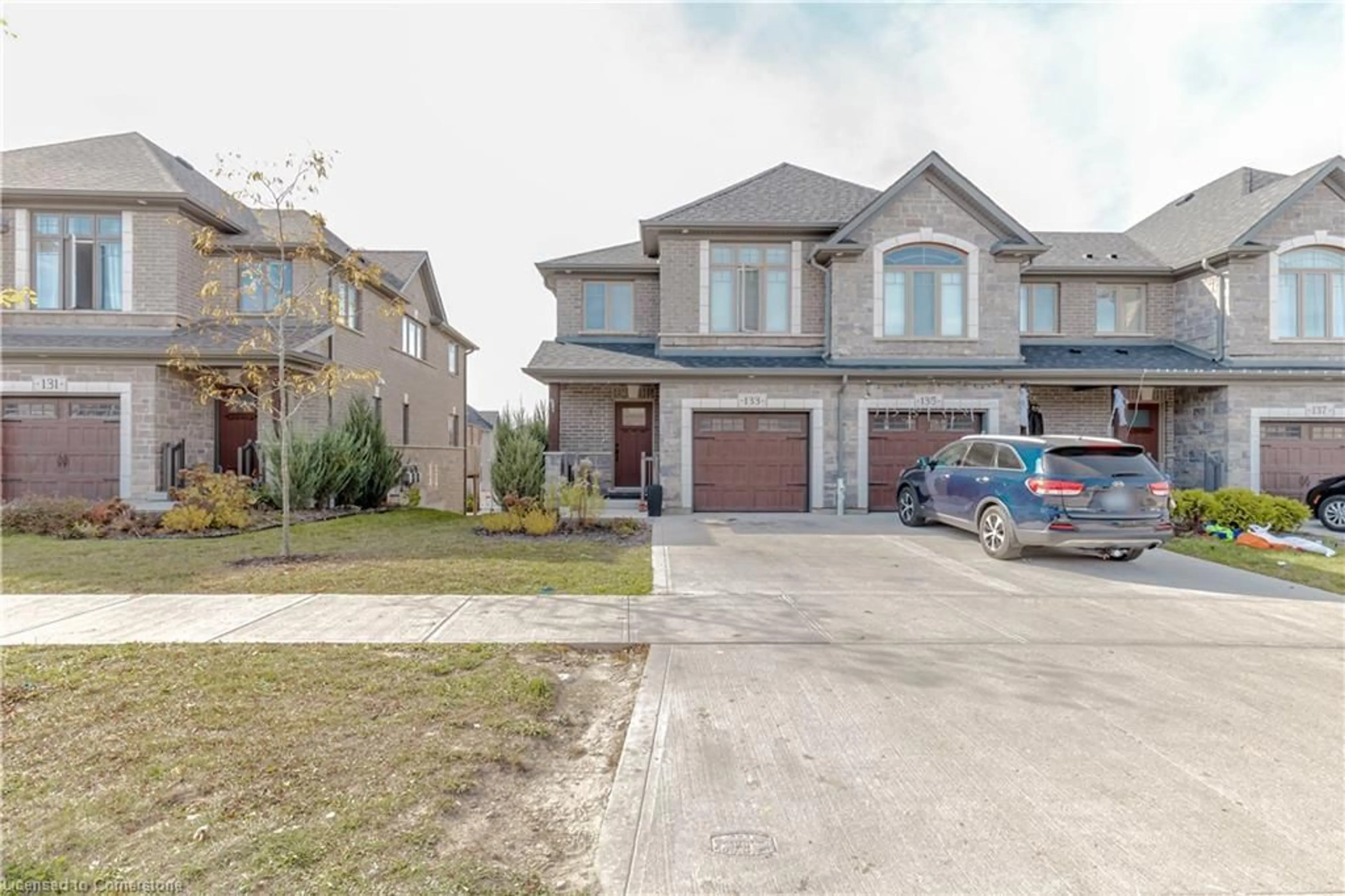 Frontside or backside of a home, the street view for 133 Hollybrook Trail, Kitchener Ontario N2R 0P1