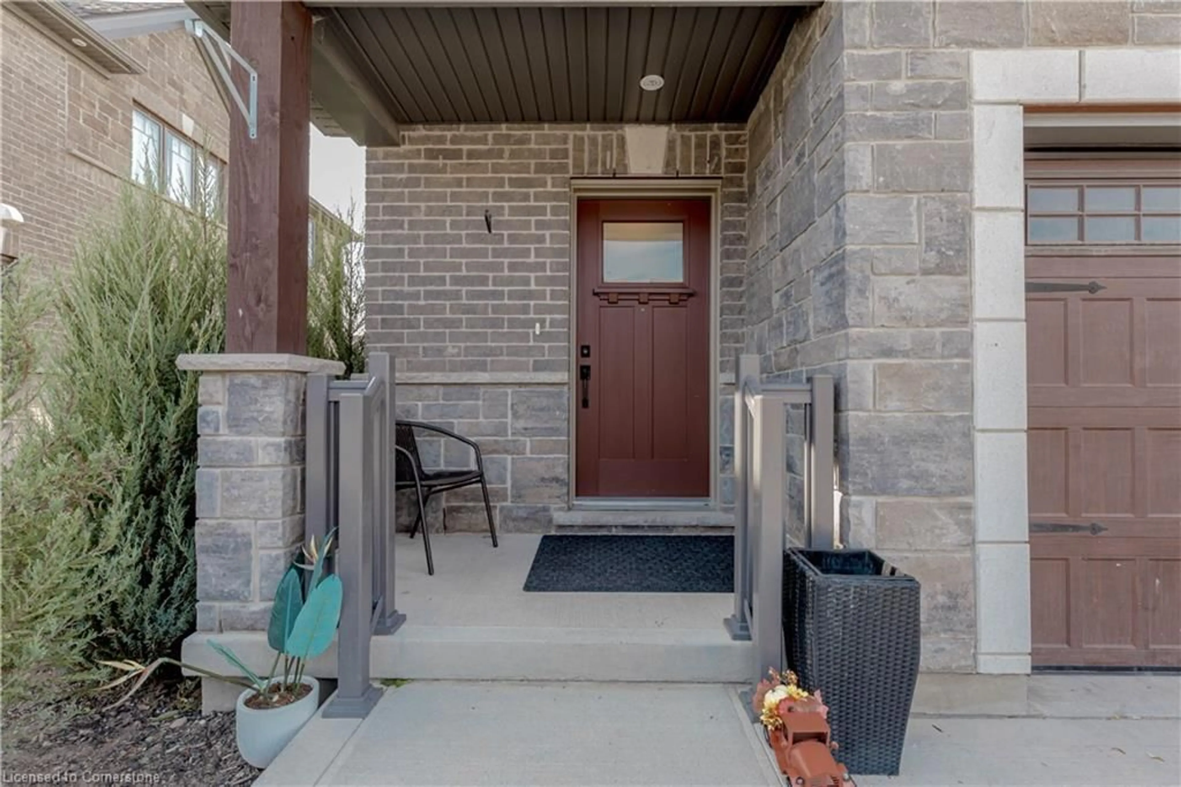 Indoor entryway, cement floor for 133 Hollybrook Trail, Kitchener Ontario N2R 0P1