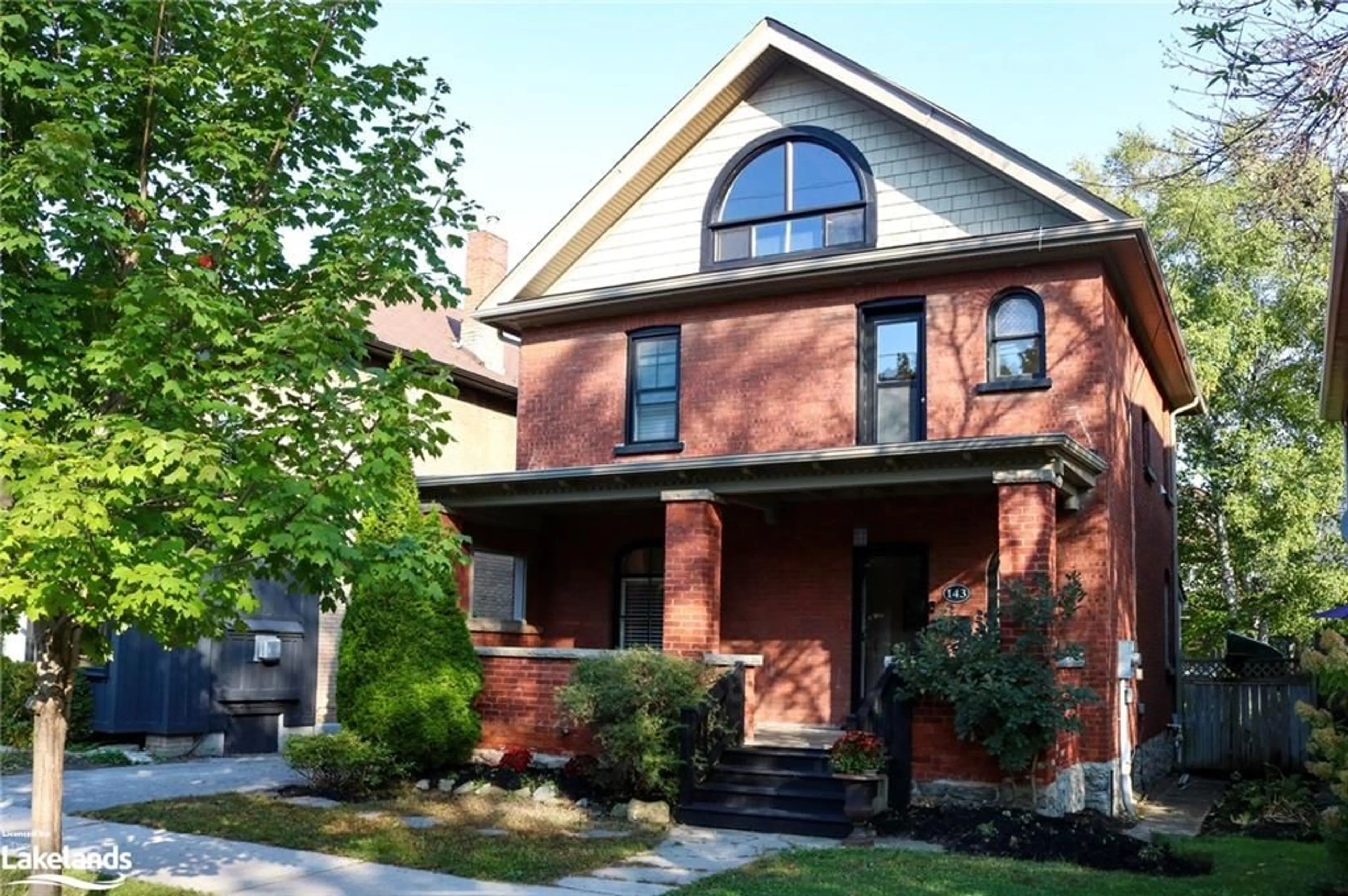 Home with brick exterior material for 143 Fourth St, Collingwood Ontario L9Y 1R6