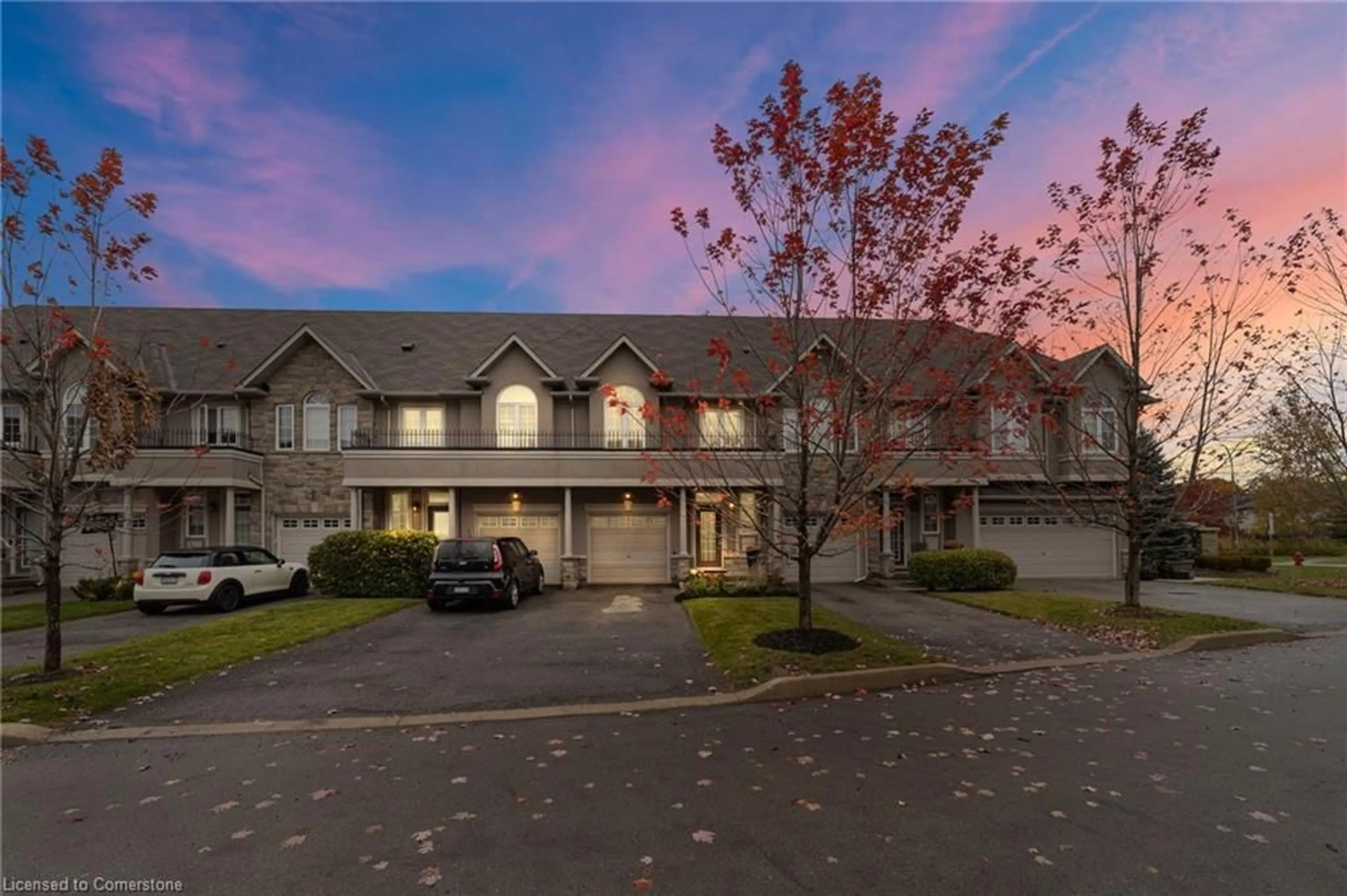 A pic from exterior of the house or condo, the street view for 370 Stonehenge Dr #27, Ancaster Ontario L9K 0H9