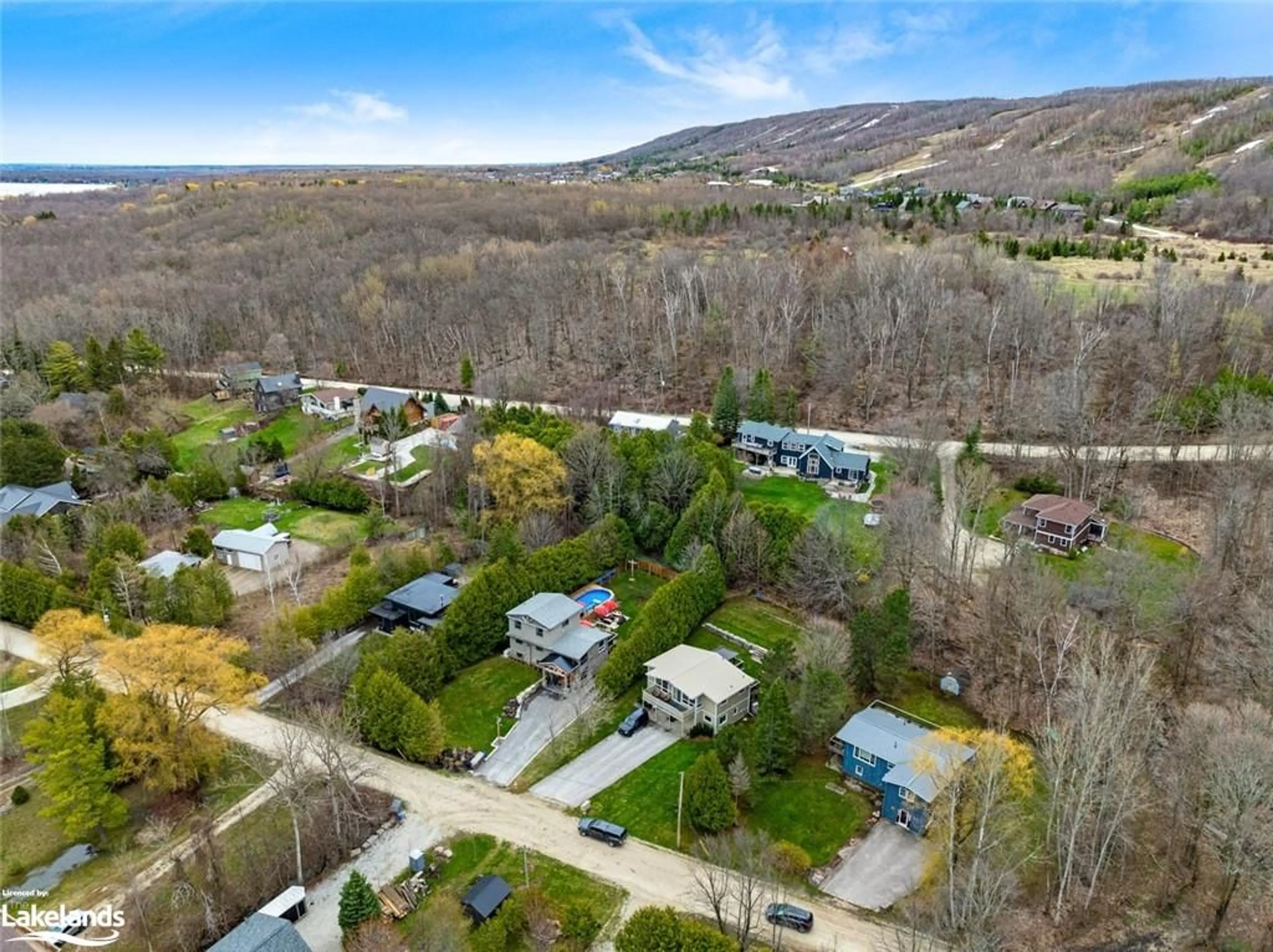 A pic from exterior of the house or condo, the street view for 128 James St, Town Of Blue Mountains Ontario L9Y 0T6