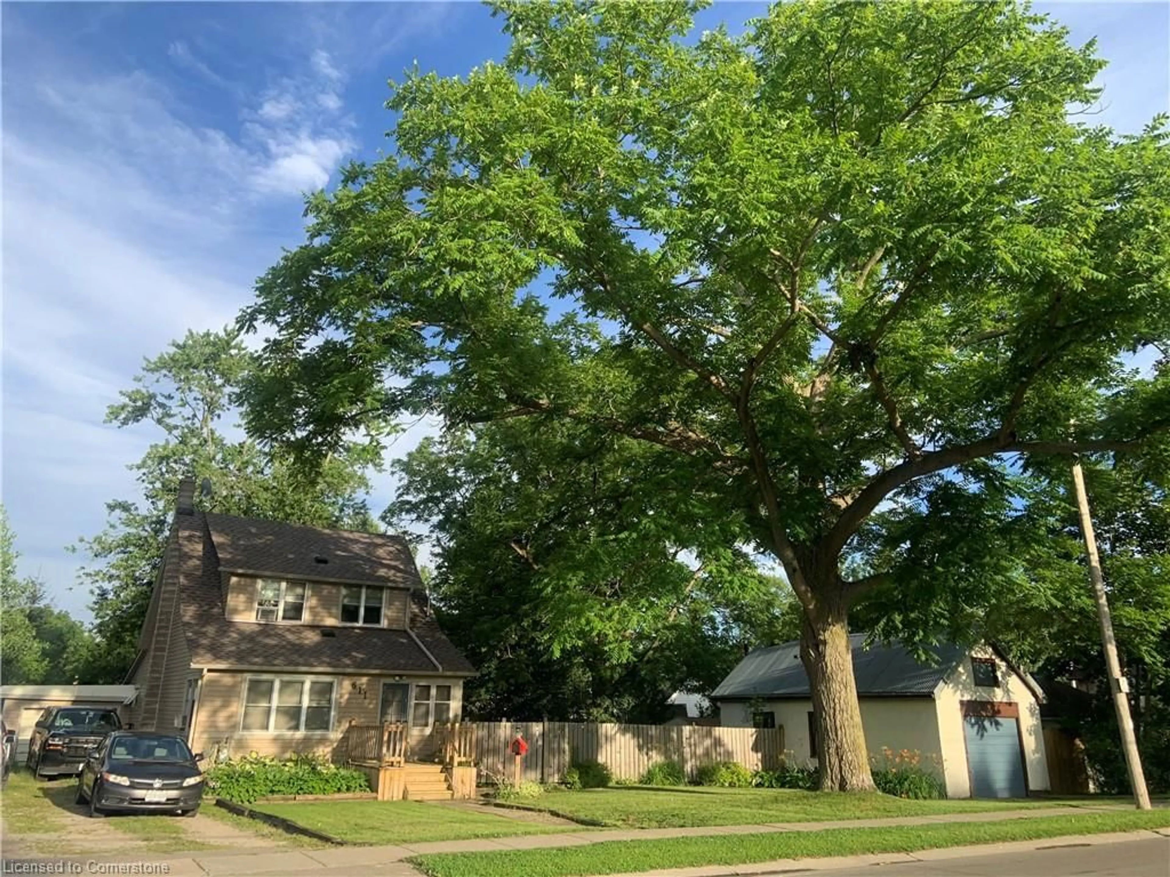 Frontside or backside of a home, the street view for 611 John St St, Dunnville Ontario N1A 2R5