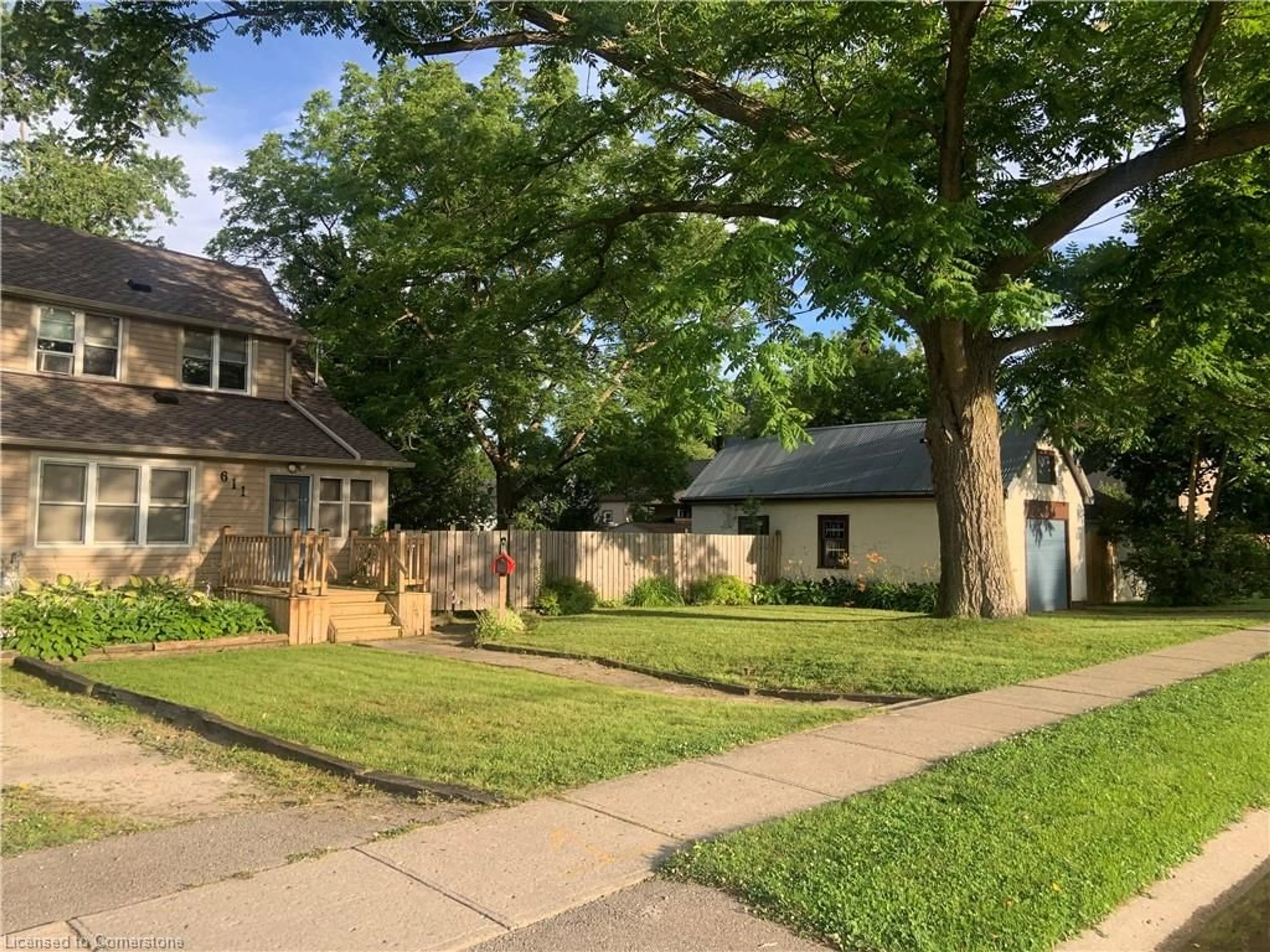 Frontside or backside of a home, the street view for 611 John St St, Dunnville Ontario N1A 2R5