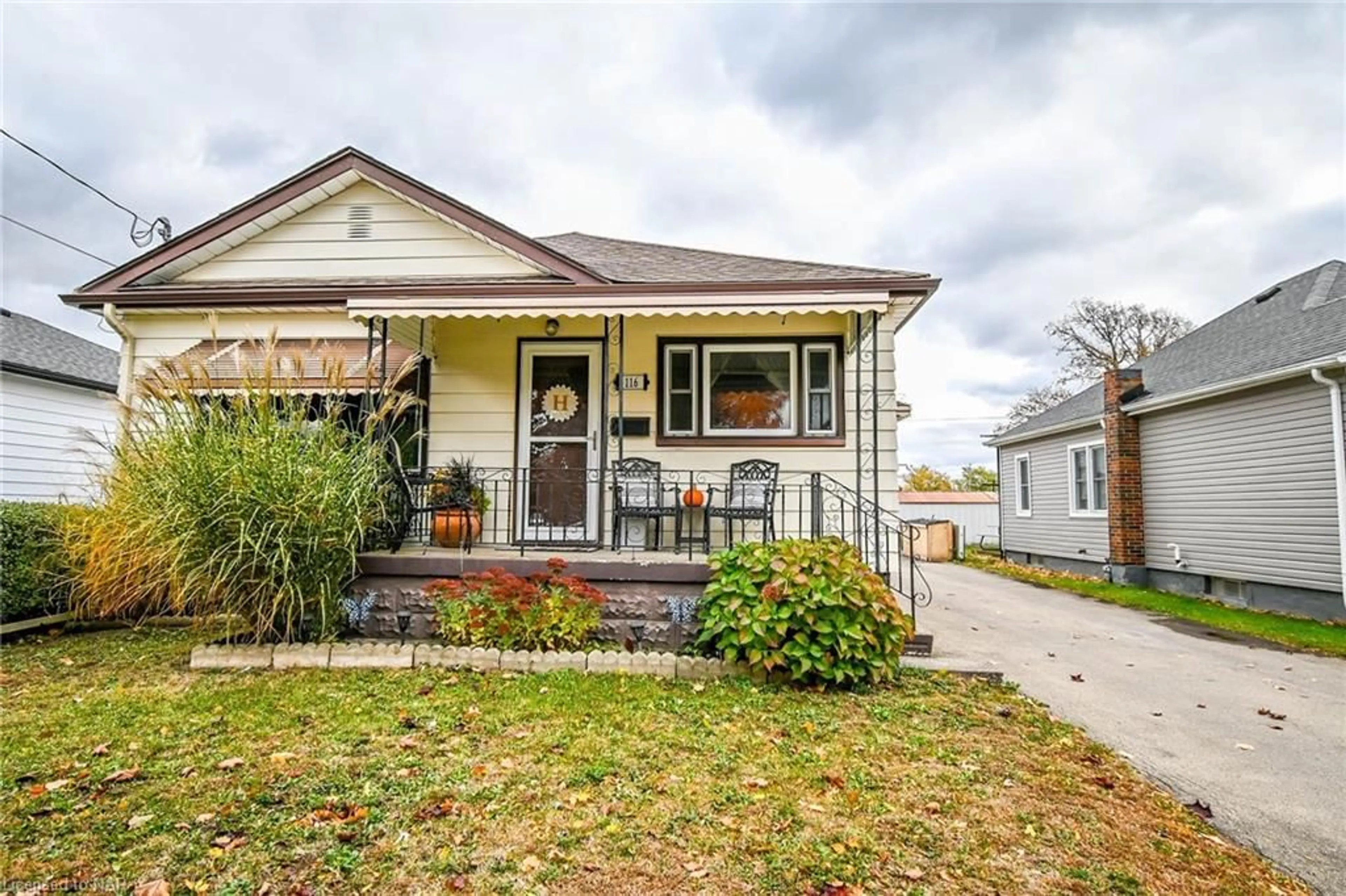 Frontside or backside of a home, cottage for 116 Lyons Ave, Welland Ontario L3B 1M1