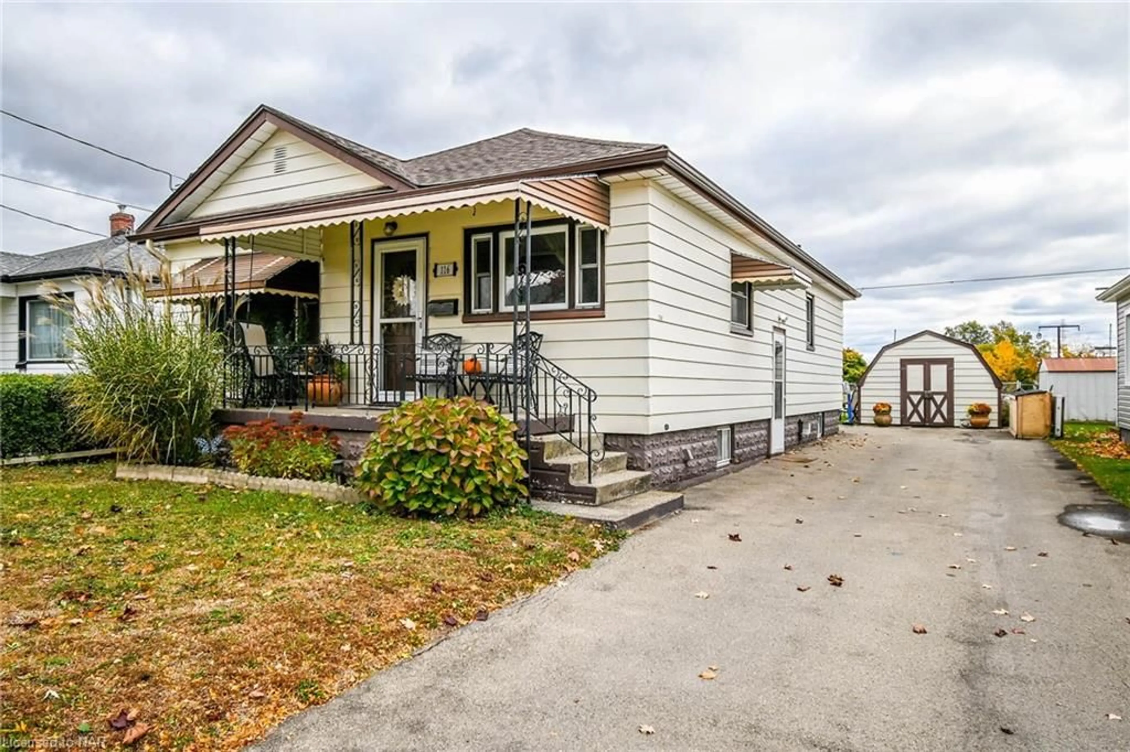 Frontside or backside of a home, cottage for 116 Lyons Ave, Welland Ontario L3B 1M1