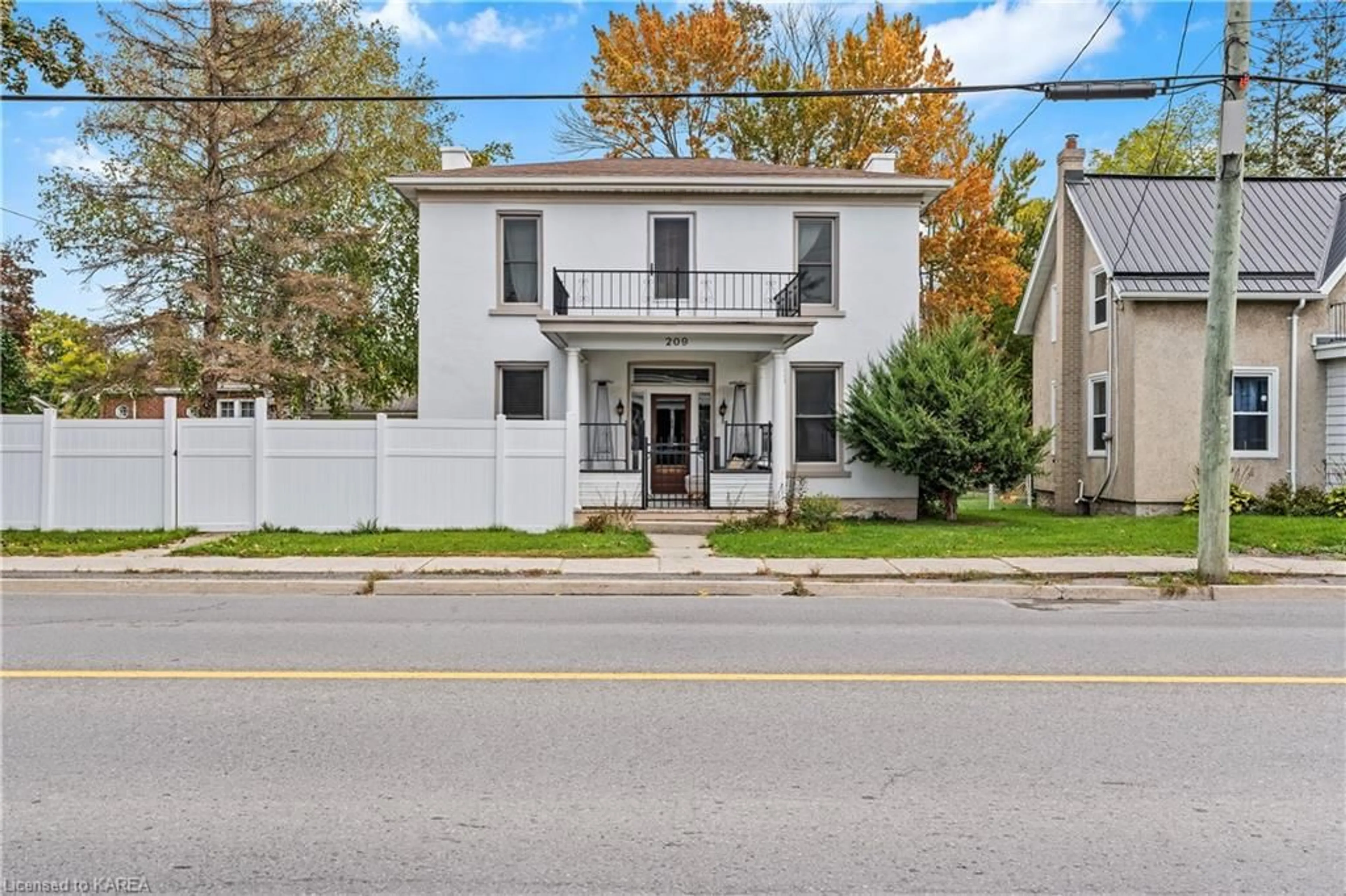 A pic from exterior of the house or condo, the street view for 209 Centre St, Napanee Ontario K7R 1N7