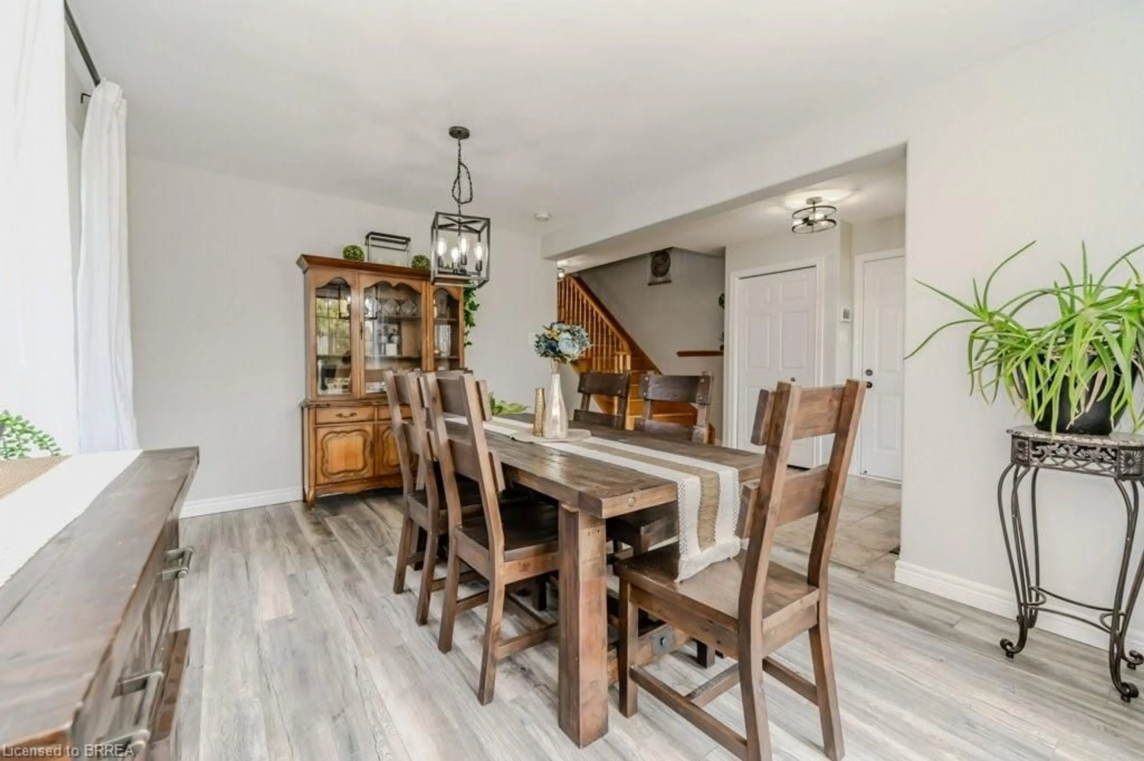 Dining room, wood floors, cottage for 210 Dundas St, Paris Ontario N3L 4H3