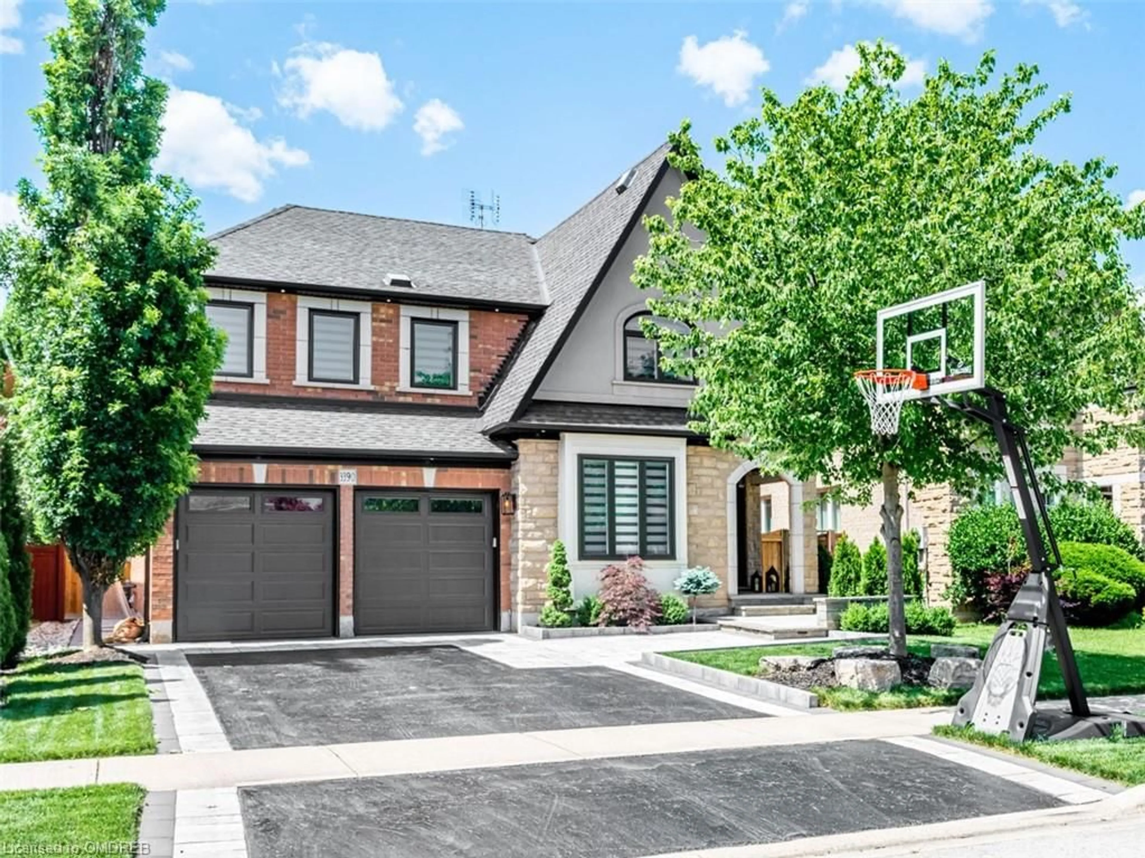 Home with brick exterior material for 3390 Fox Run Cir, Oakville Ontario L6L 6W4