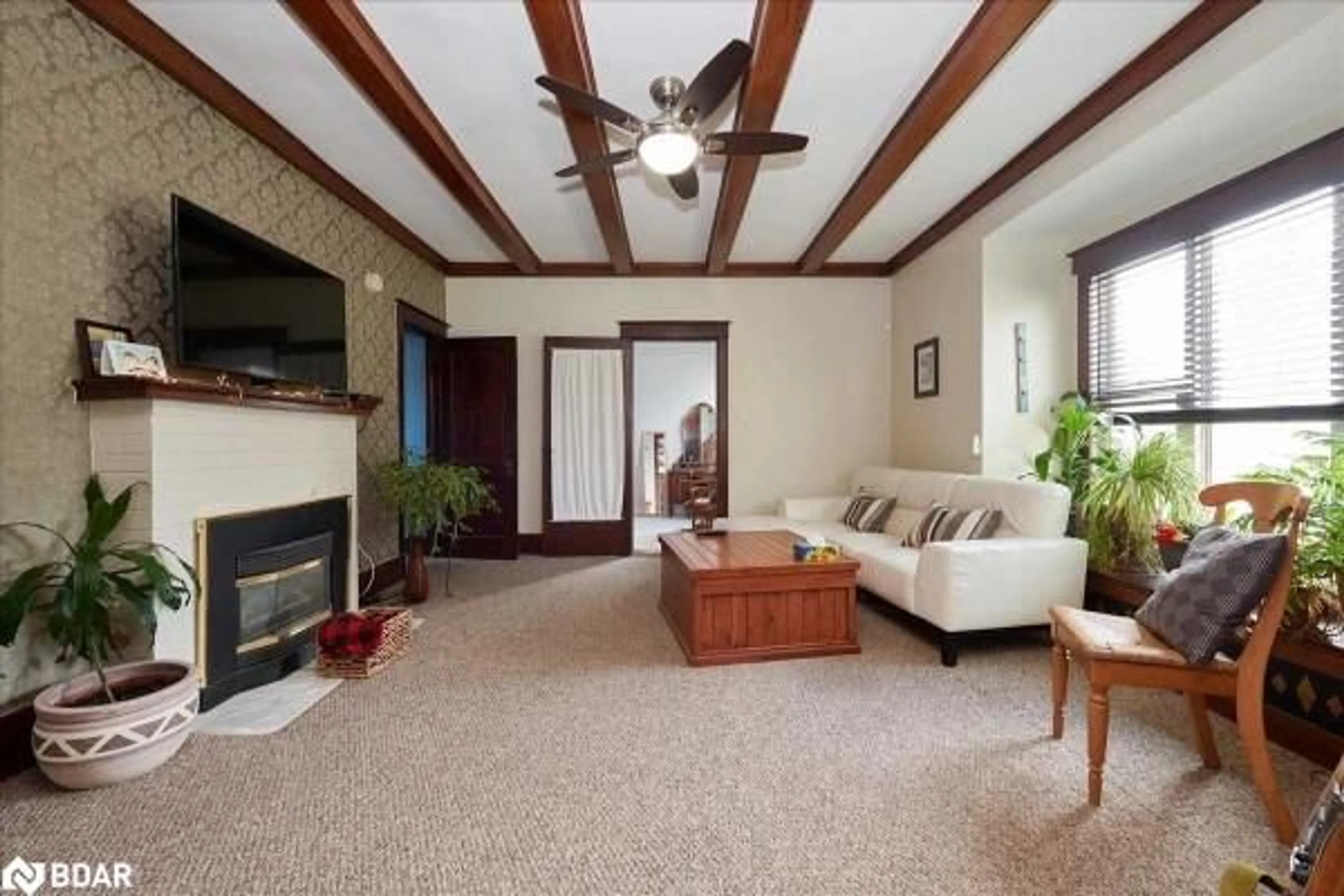 Living room, wood floors for 15 Frances St, Barrie Ontario L4N 1Z1