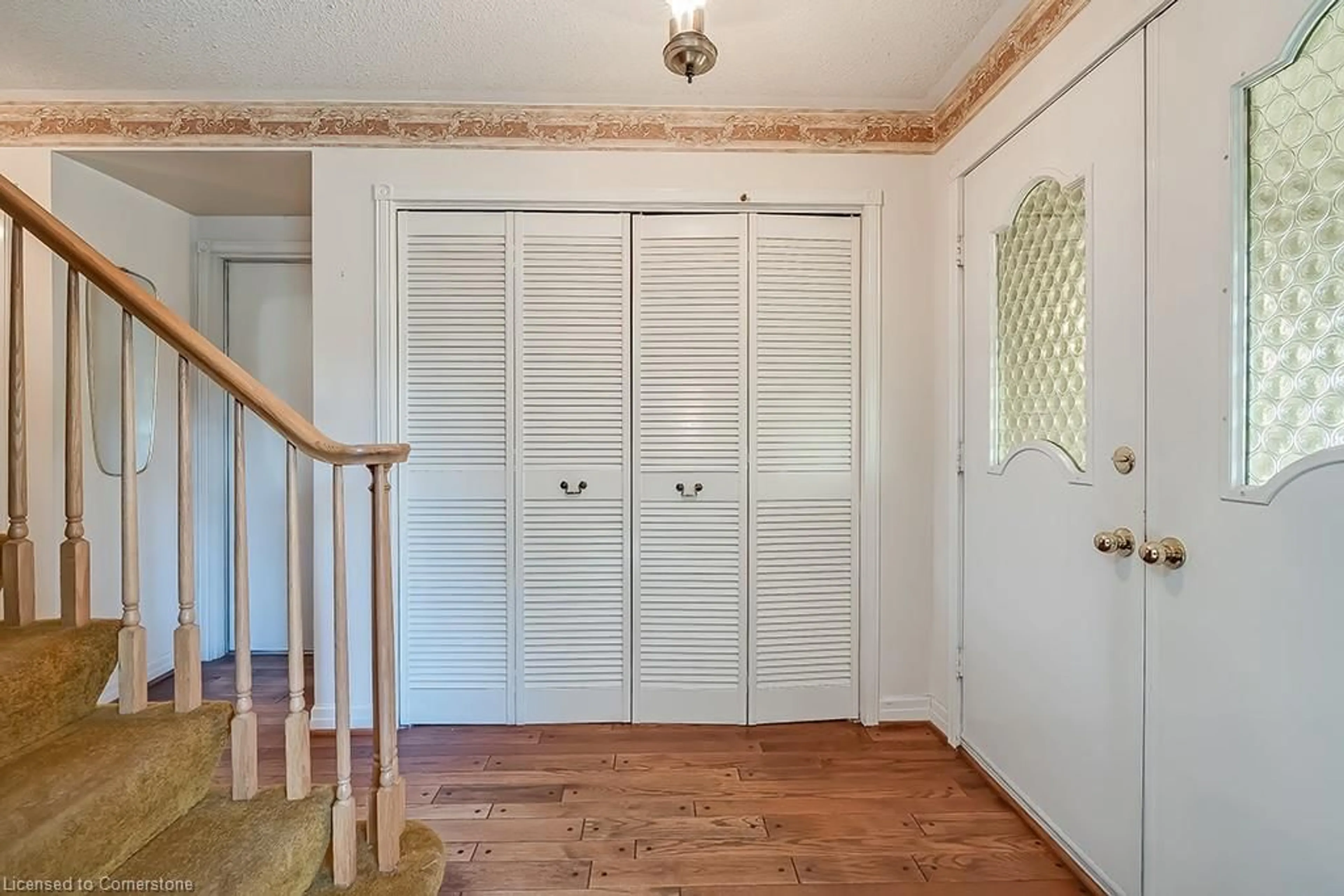 Indoor entryway, wood floors for 251 Glen Afton Dr, Burlington Ontario L7L 1G8