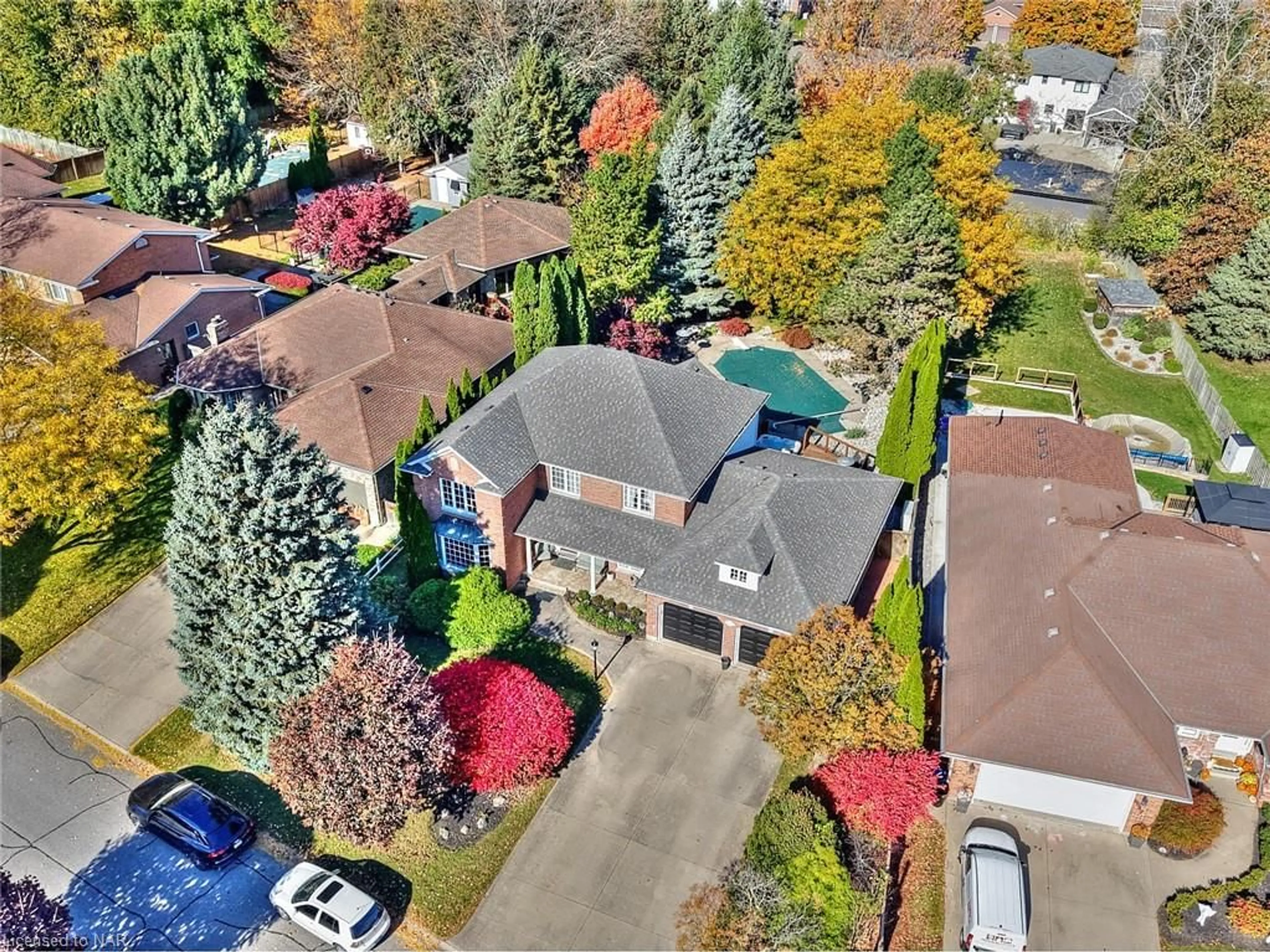 Frontside or backside of a home, the street view for 6061 Mountaingate Dr, Niagara Falls Ontario L2J 4H8