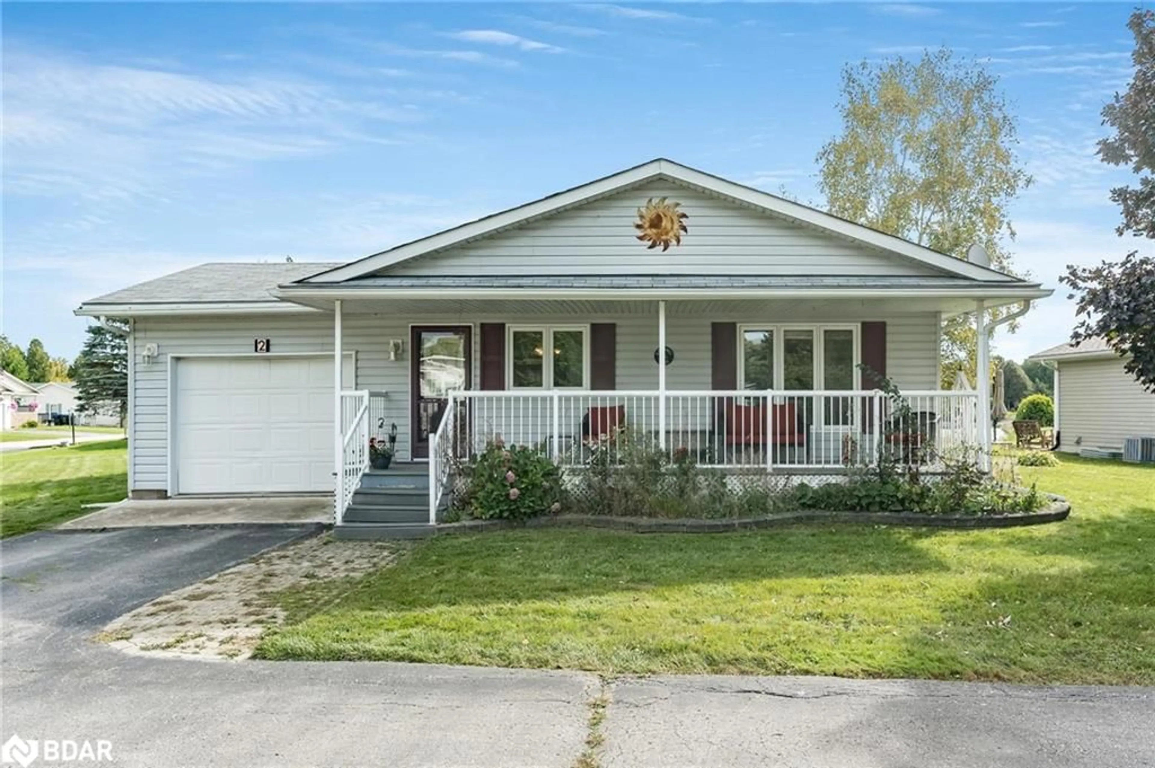 Frontside or backside of a home, cottage for 2 St James Pl, Wasaga Beach Ontario L9Z 3A8