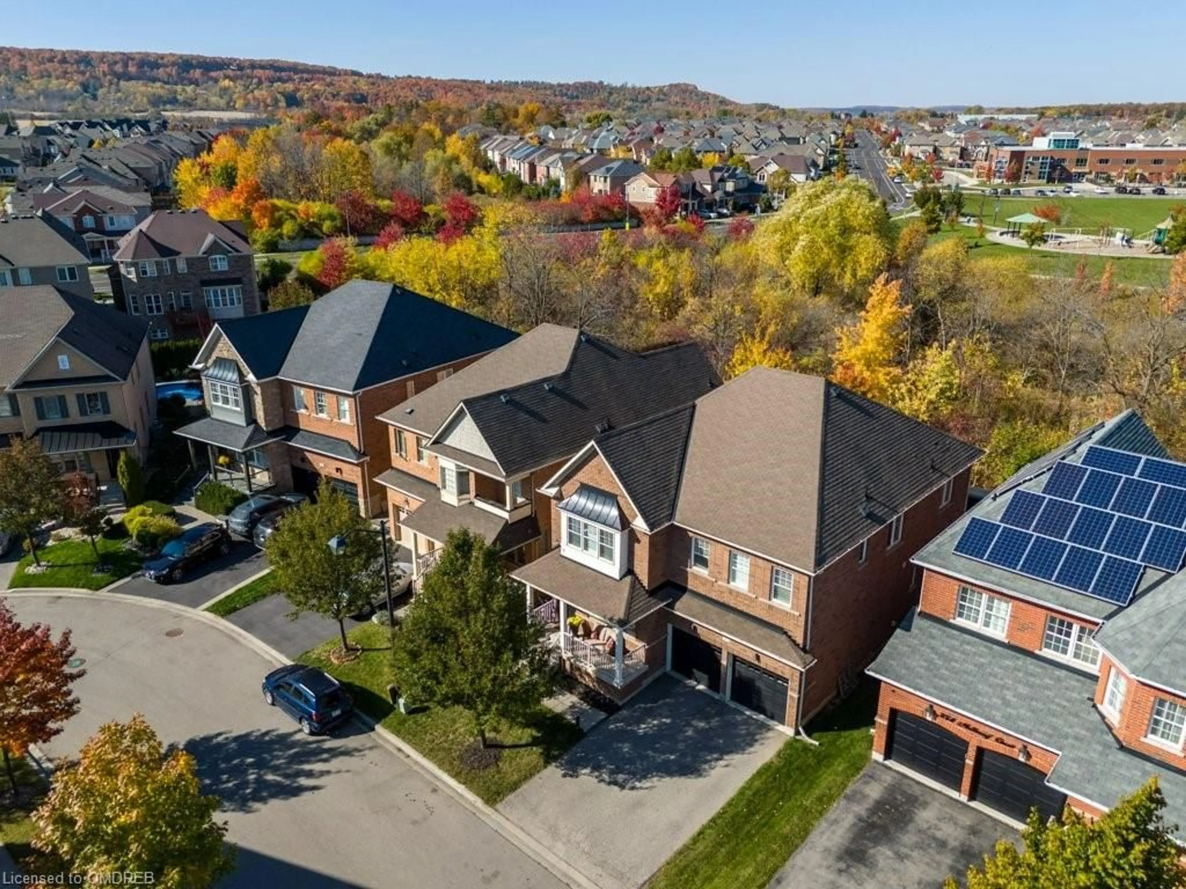 A pic from exterior of the house or condo, the street view for 358 Malboeuf Crt, Milton Ontario L9T 7Y3