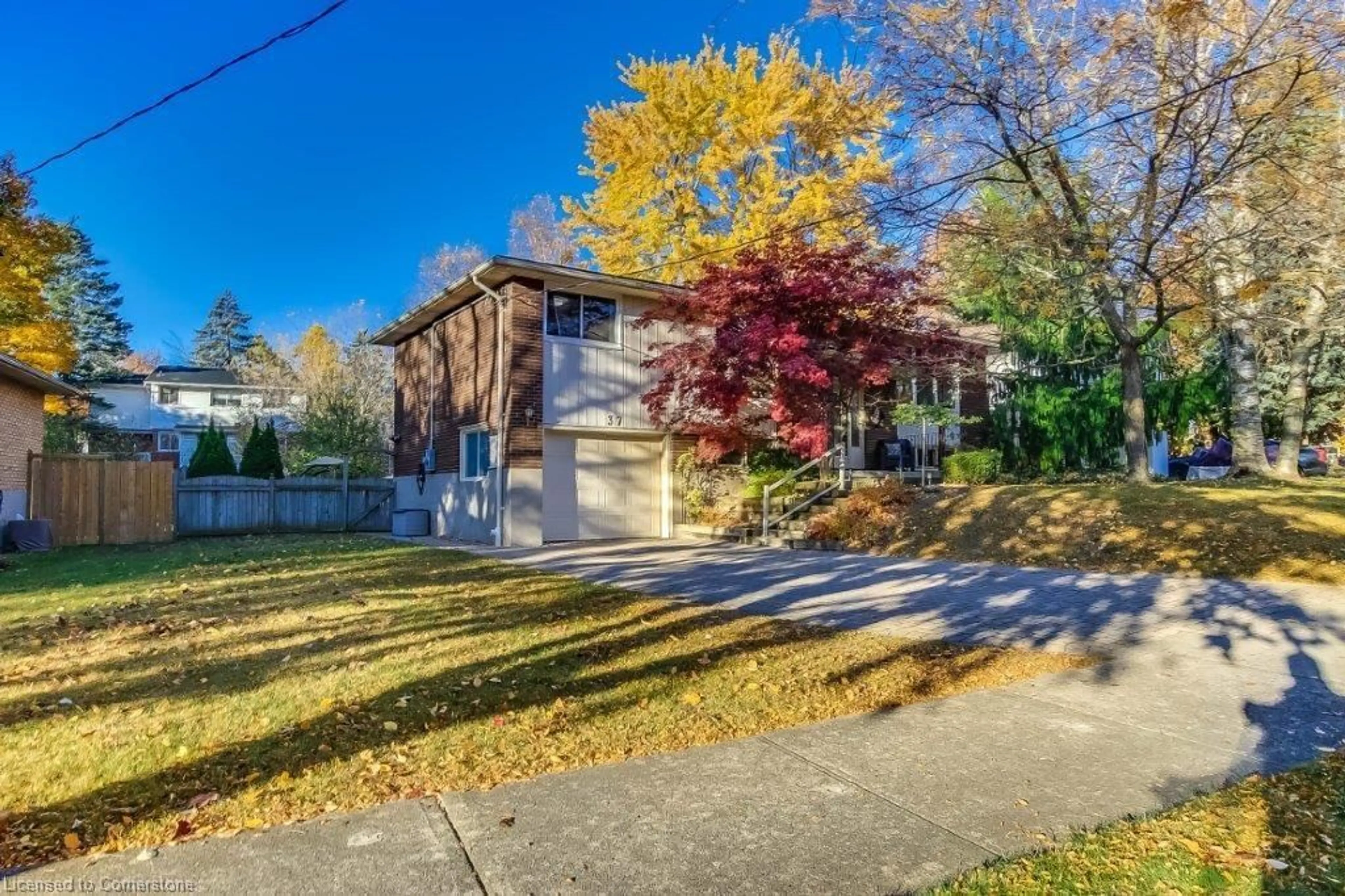 A pic from exterior of the house or condo, the street view for 37 Summit Ave, Kitchener Ontario N2M 4W4