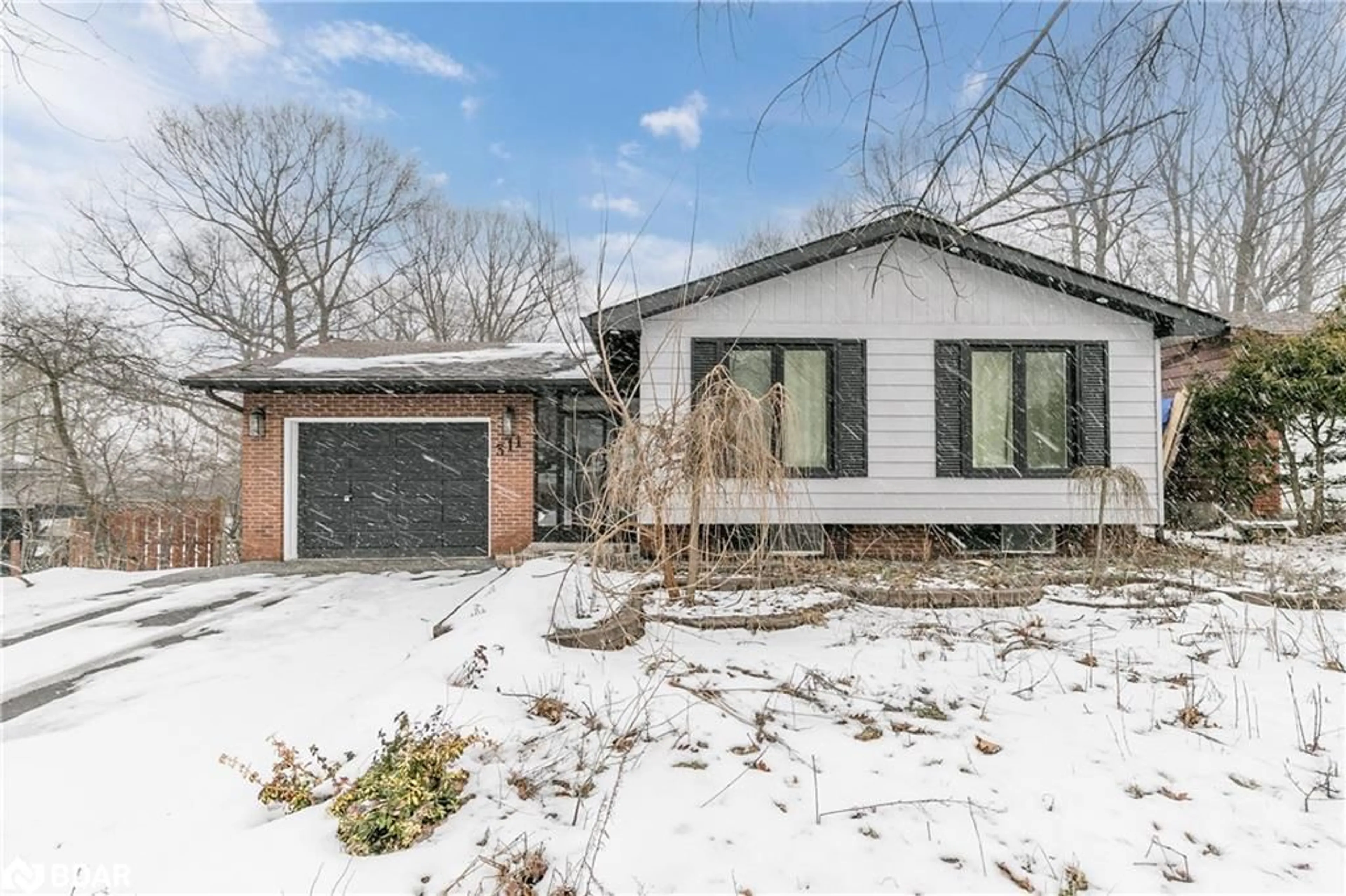 Frontside or backside of a home, cottage for 311 Anne St, Barrie Ontario L4N 5M7