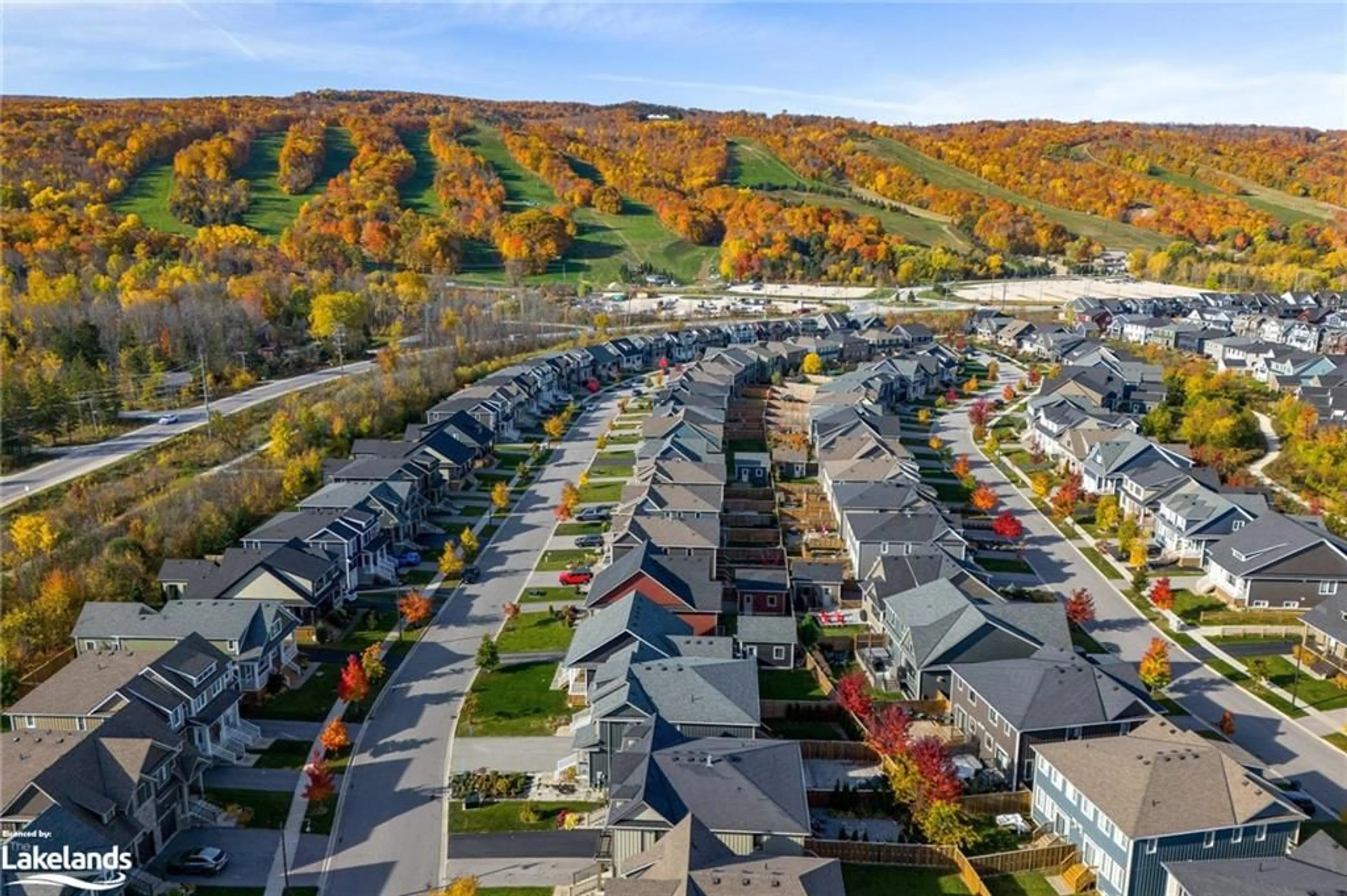 A pic from exterior of the house or condo, the street view for 147 Yellow Birch Crescent Cres, The Blue Mountains Ontario L9Y 0Y5