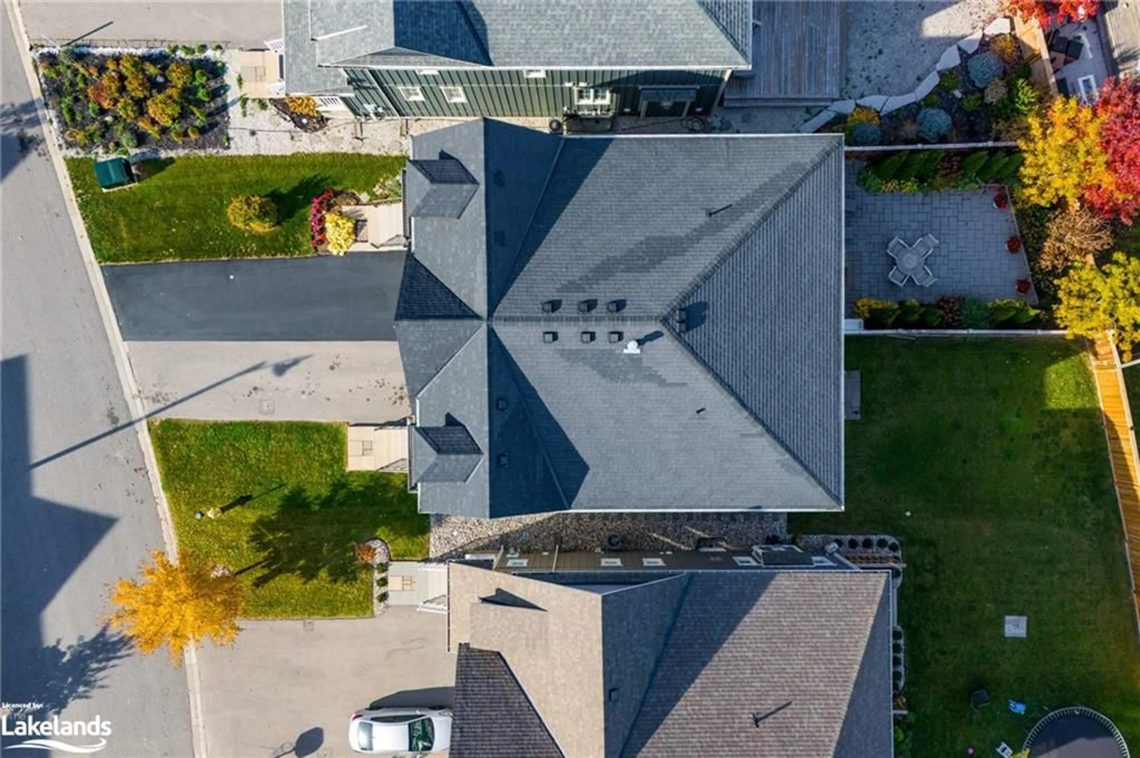 Frontside or backside of a home, the street view for 147 Yellow Birch Crescent Cres, The Blue Mountains Ontario L9Y 0Y5