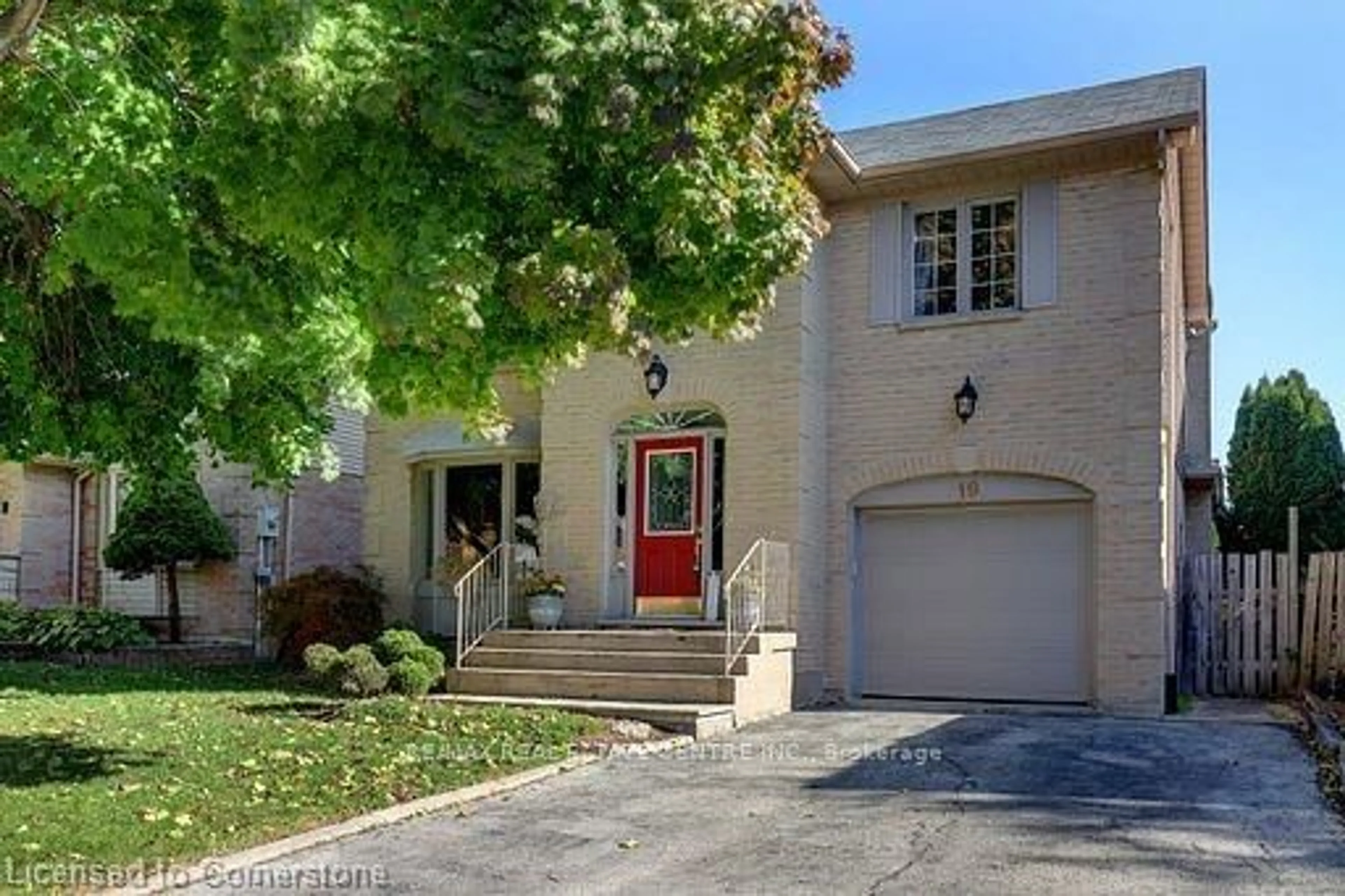 A pic from exterior of the house or condo, the street view for 19 Pompano Crt, Hamilton Ontario L8W 3H2