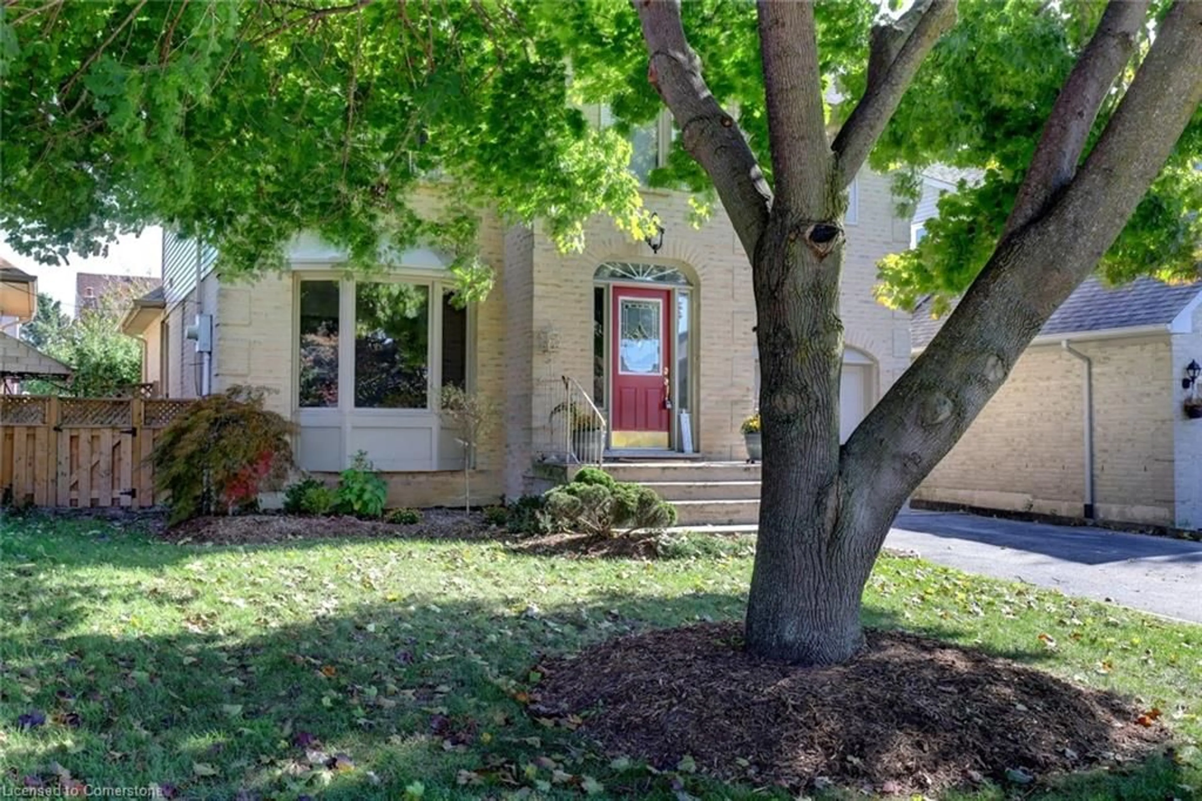 A pic from exterior of the house or condo, the street view for 19 Pompano Crt, Hamilton Ontario L8W 3H2