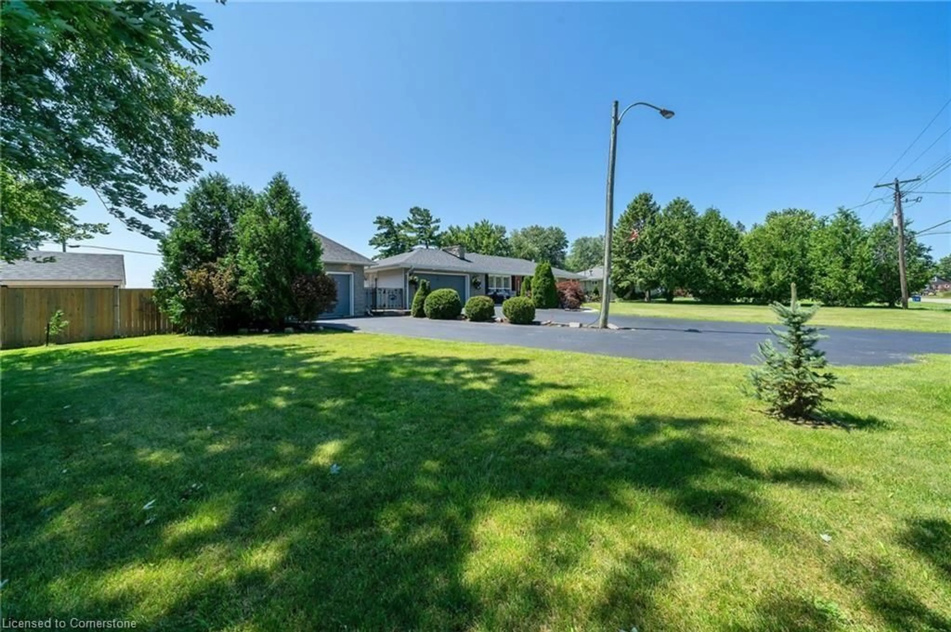 A pic from exterior of the house or condo, the fenced backyard for 625 Golf Club Rd, Hamilton Ontario L0R 1P0