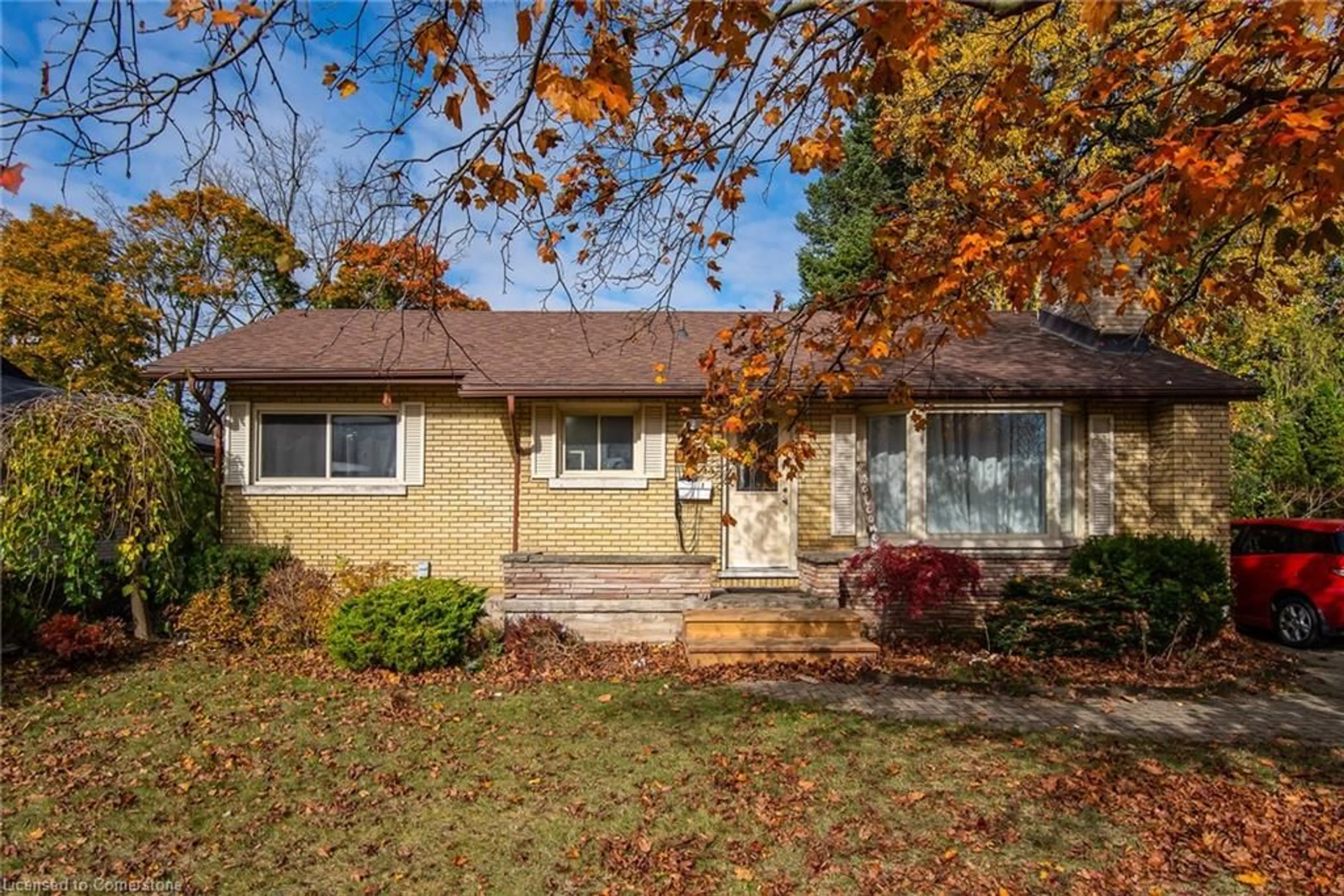 Frontside or backside of a home, cottage for 131 Elgin Cres, Waterloo Ontario N2J 2S5