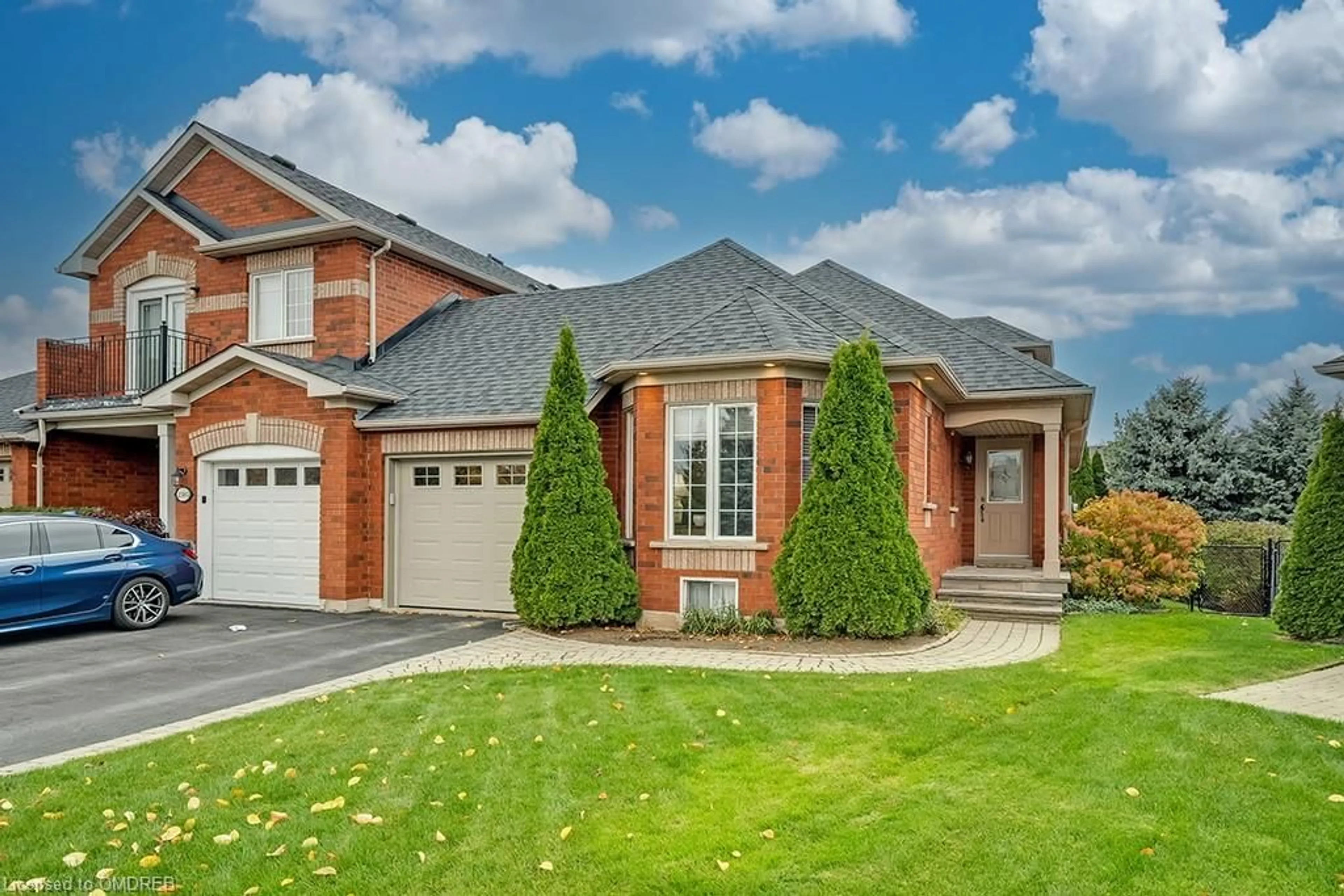 Home with brick exterior material for 2303 Kingfisher Crt, Oakville Ontario L6M 3Z3