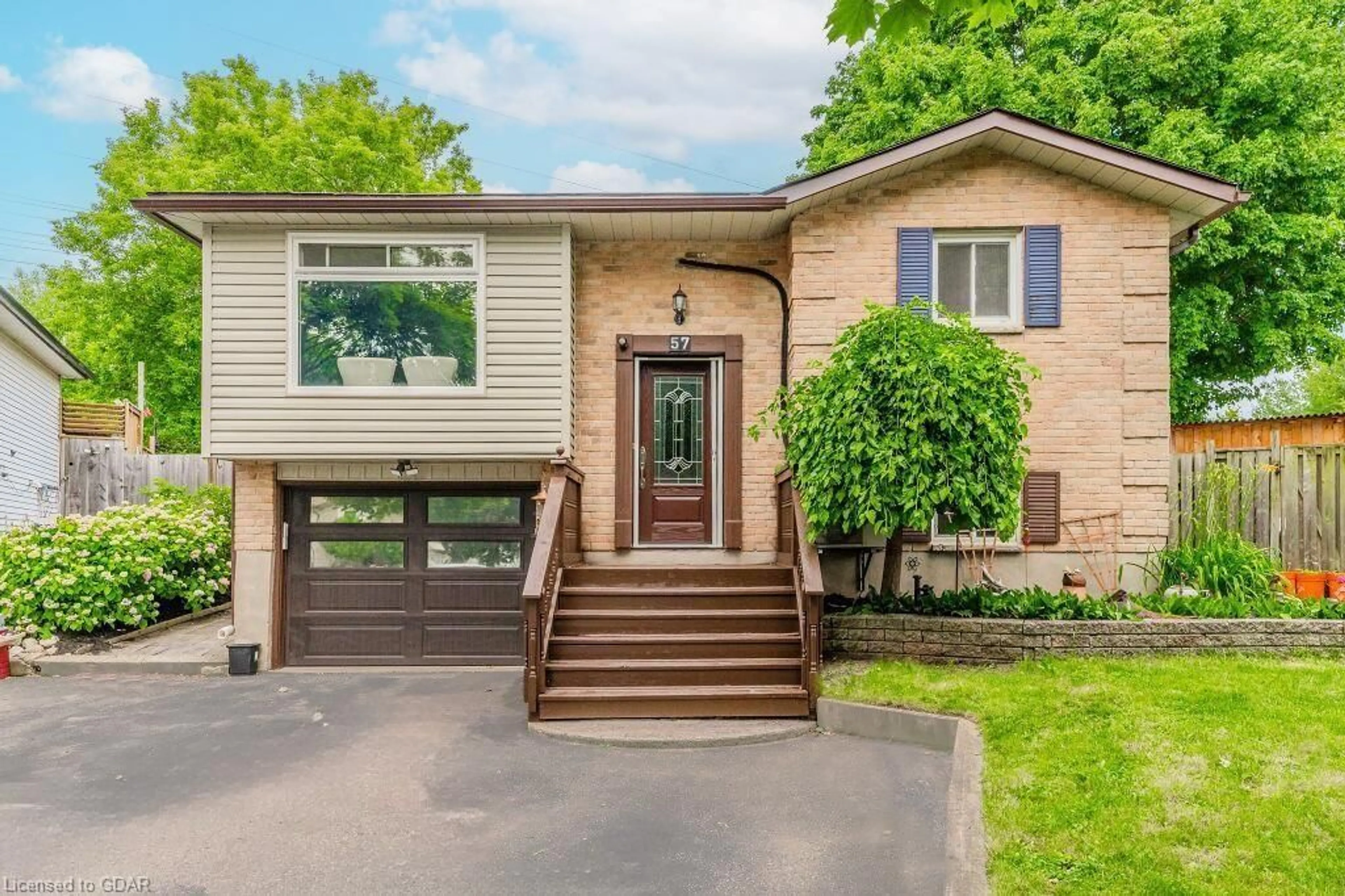 Home with brick exterior material for 57 Tuscany Crt, Cambridge Ontario N1R 7K4