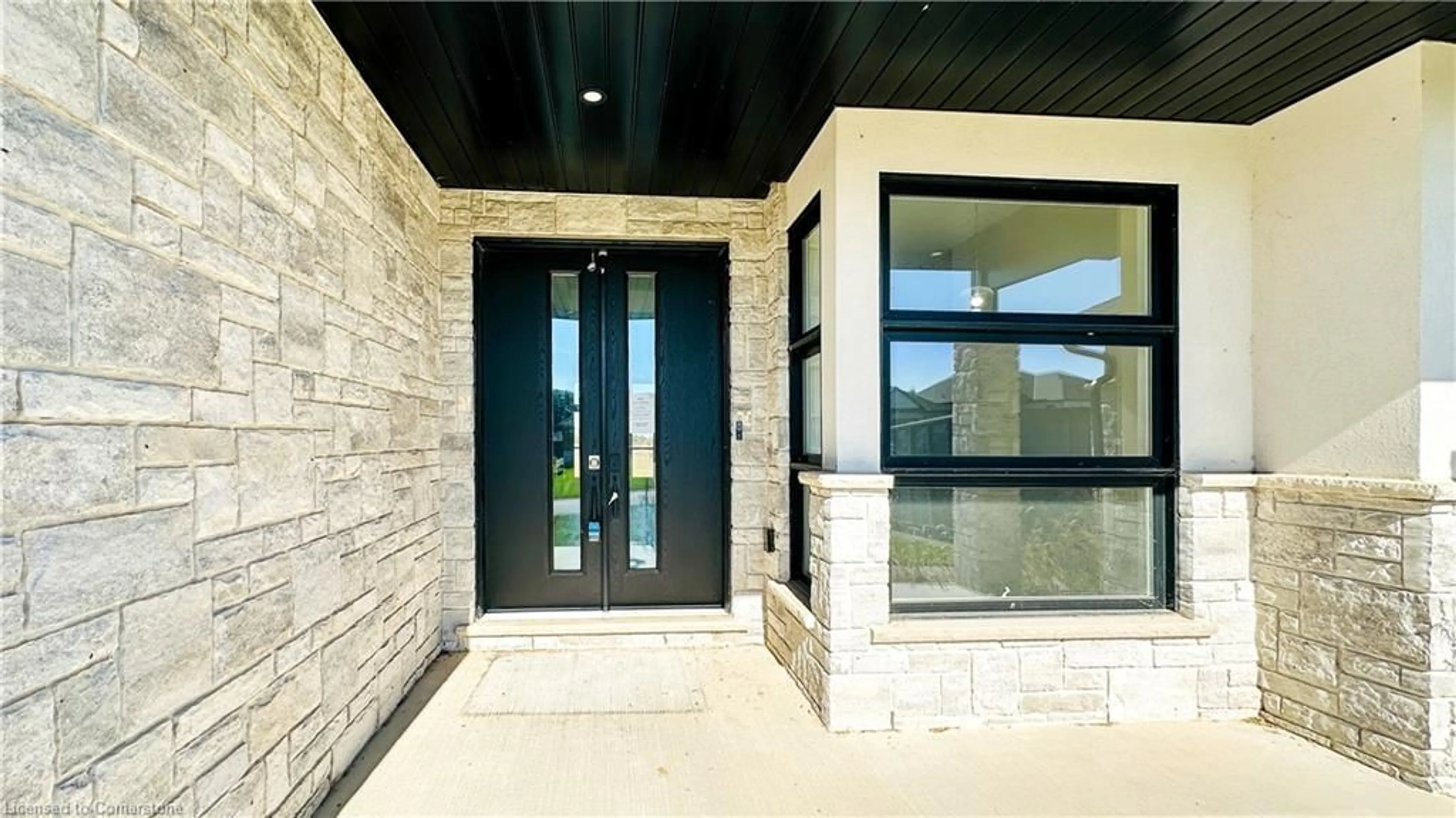 Indoor entryway, ceramic floors for 12 Hudson Dr, Brantford Ontario N3T 0V6