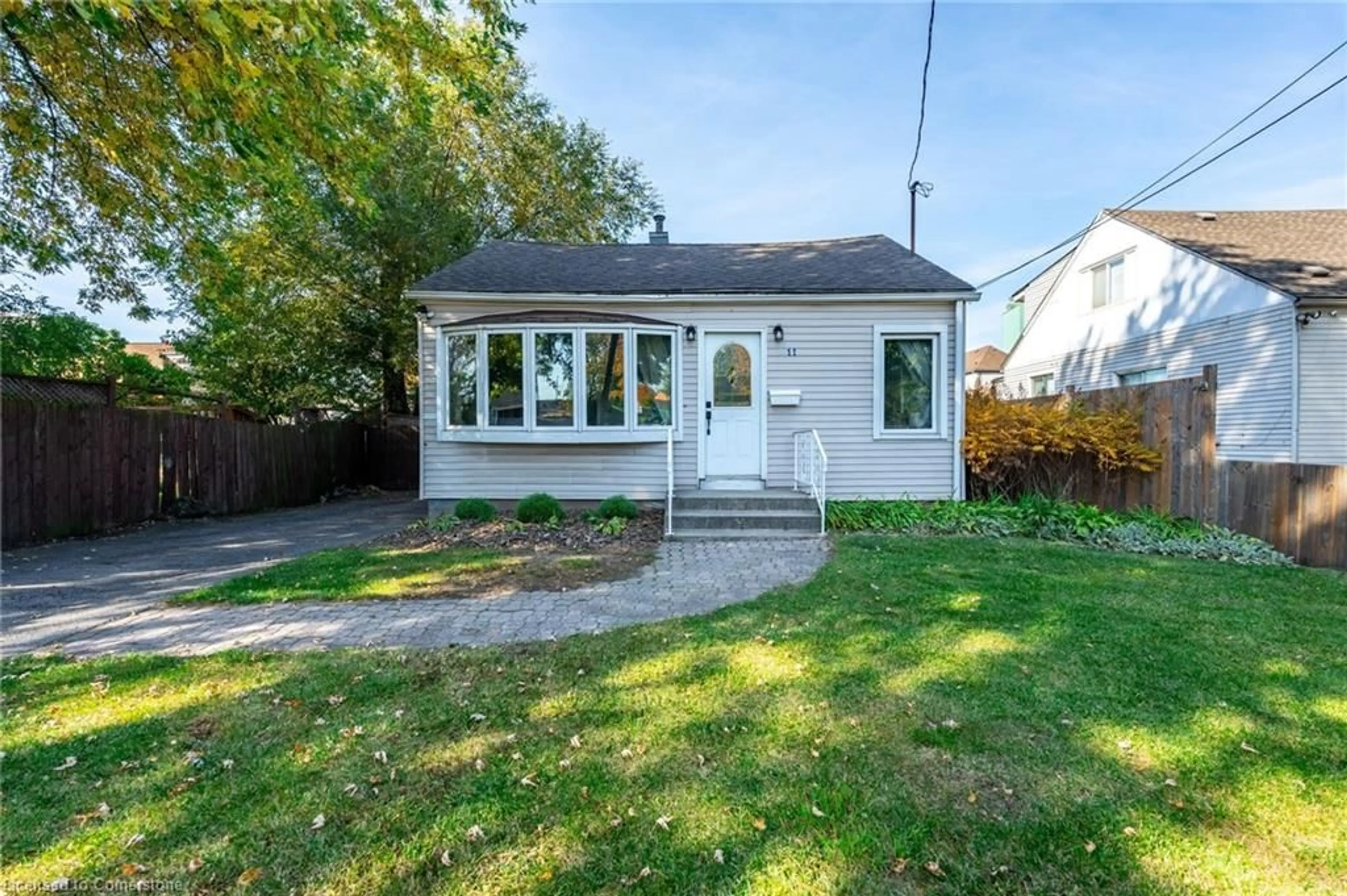 Frontside or backside of a home, cottage for 11 Holly Ave, Hamilton Ontario L8H 3M6