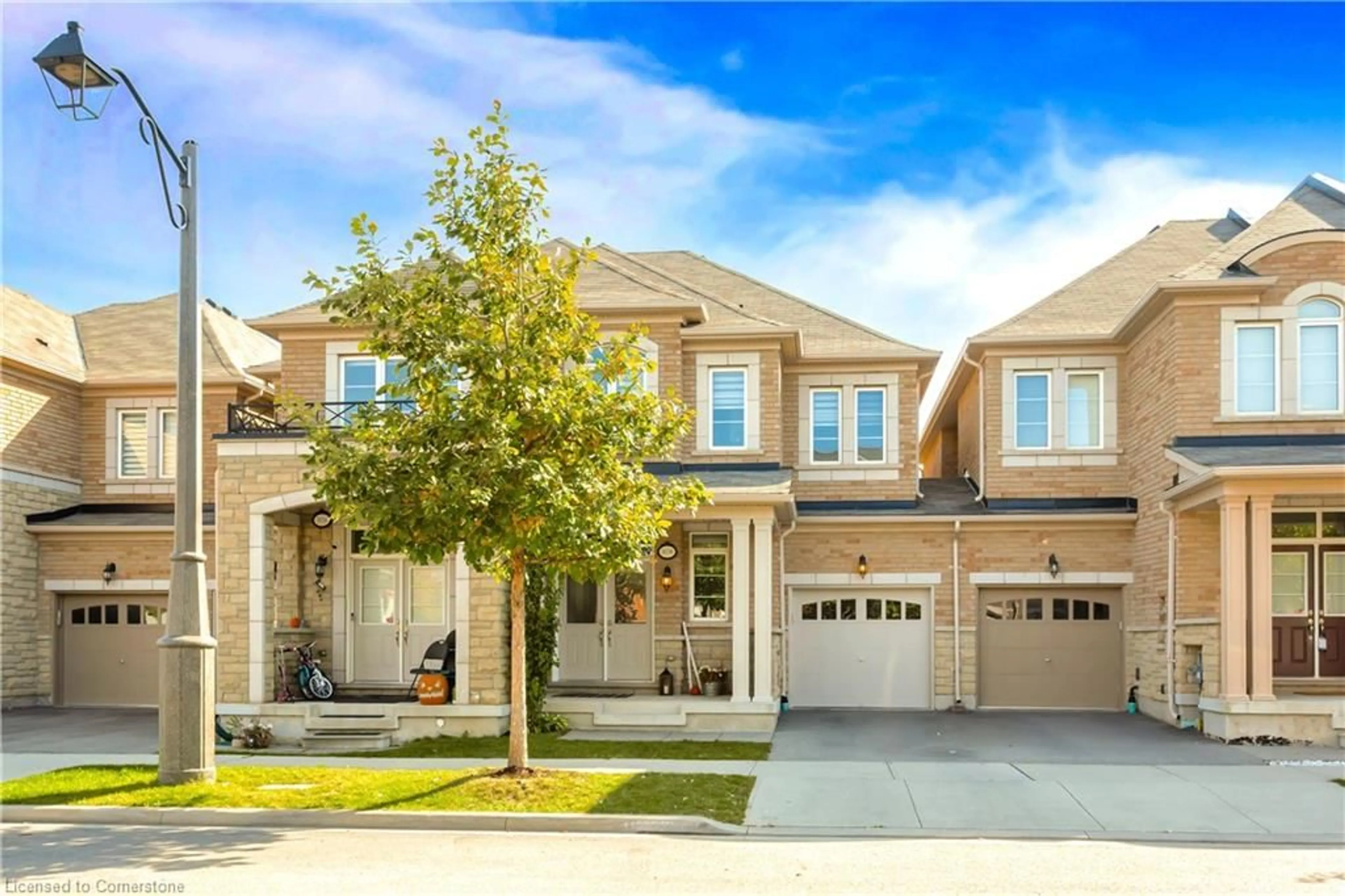 Frontside or backside of a home, the street view for 3038 Hibiscus Gdns, Oakville Ontario L6M 0Z1