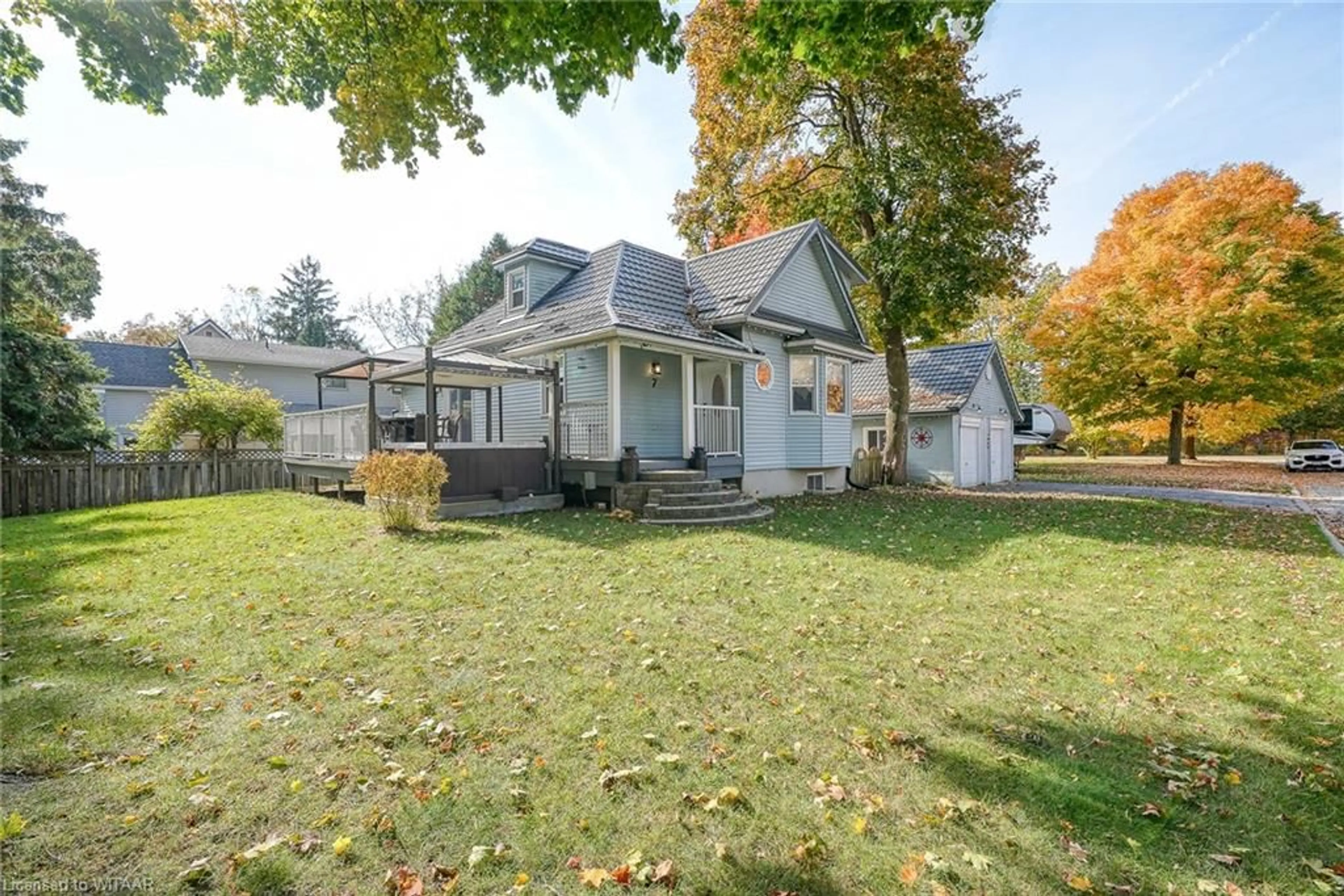 Frontside or backside of a home, cottage for 7 Second St, Tillsonburg Ontario N4G 1M1