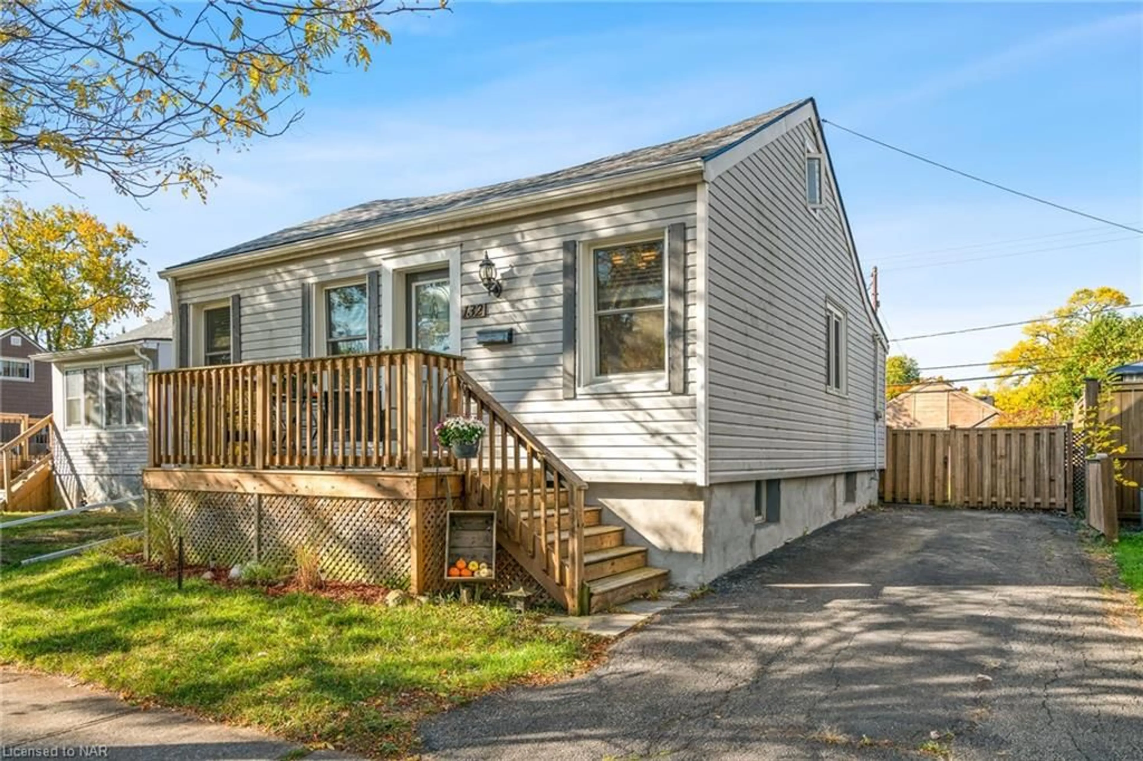 Frontside or backside of a home, cottage for 132 Roosevelt Ave, Welland Ontario L3B 2G7