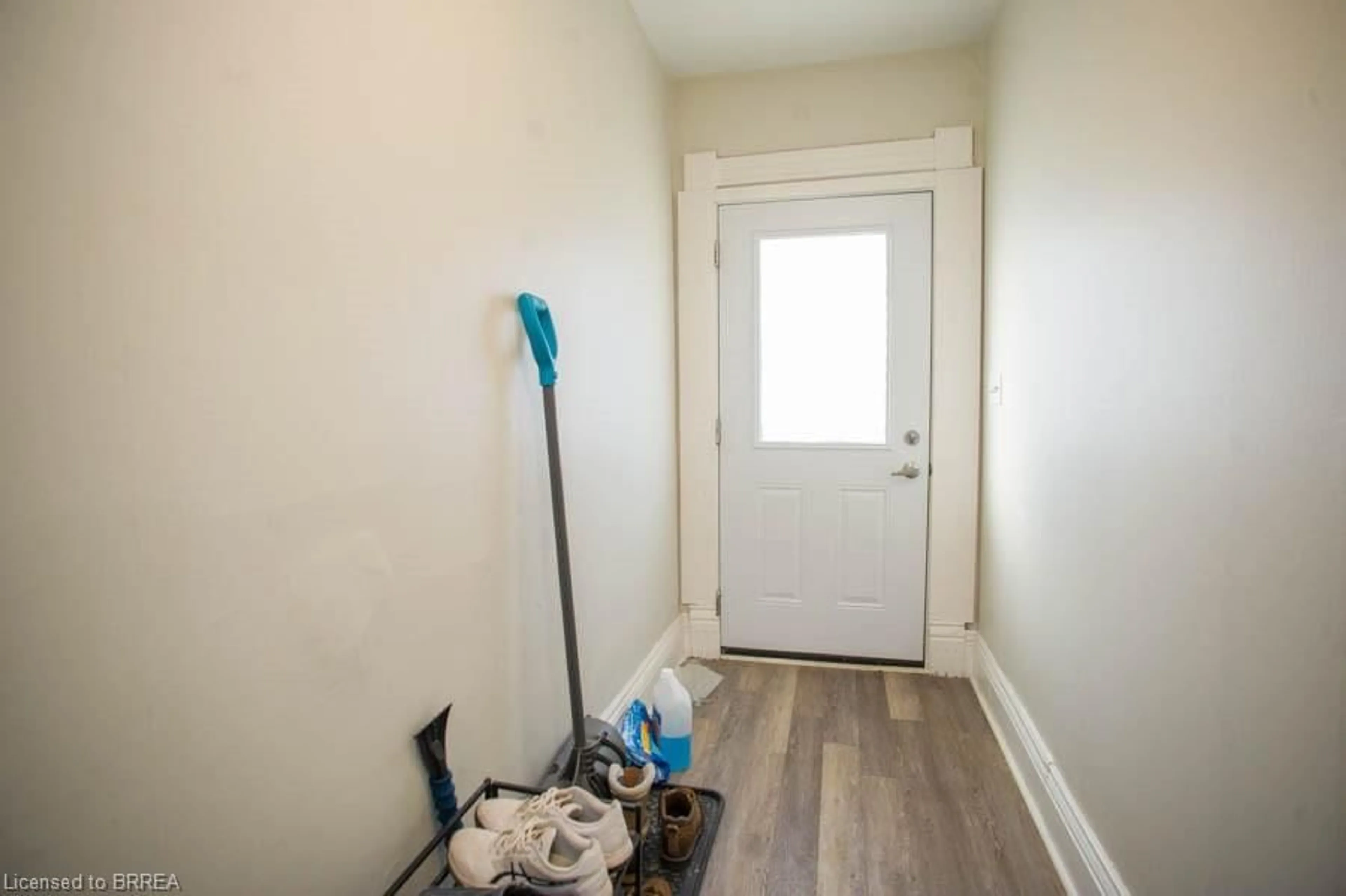 Indoor entryway, wood floors for 282 Darling St, Brantford Ontario N3S 3X6