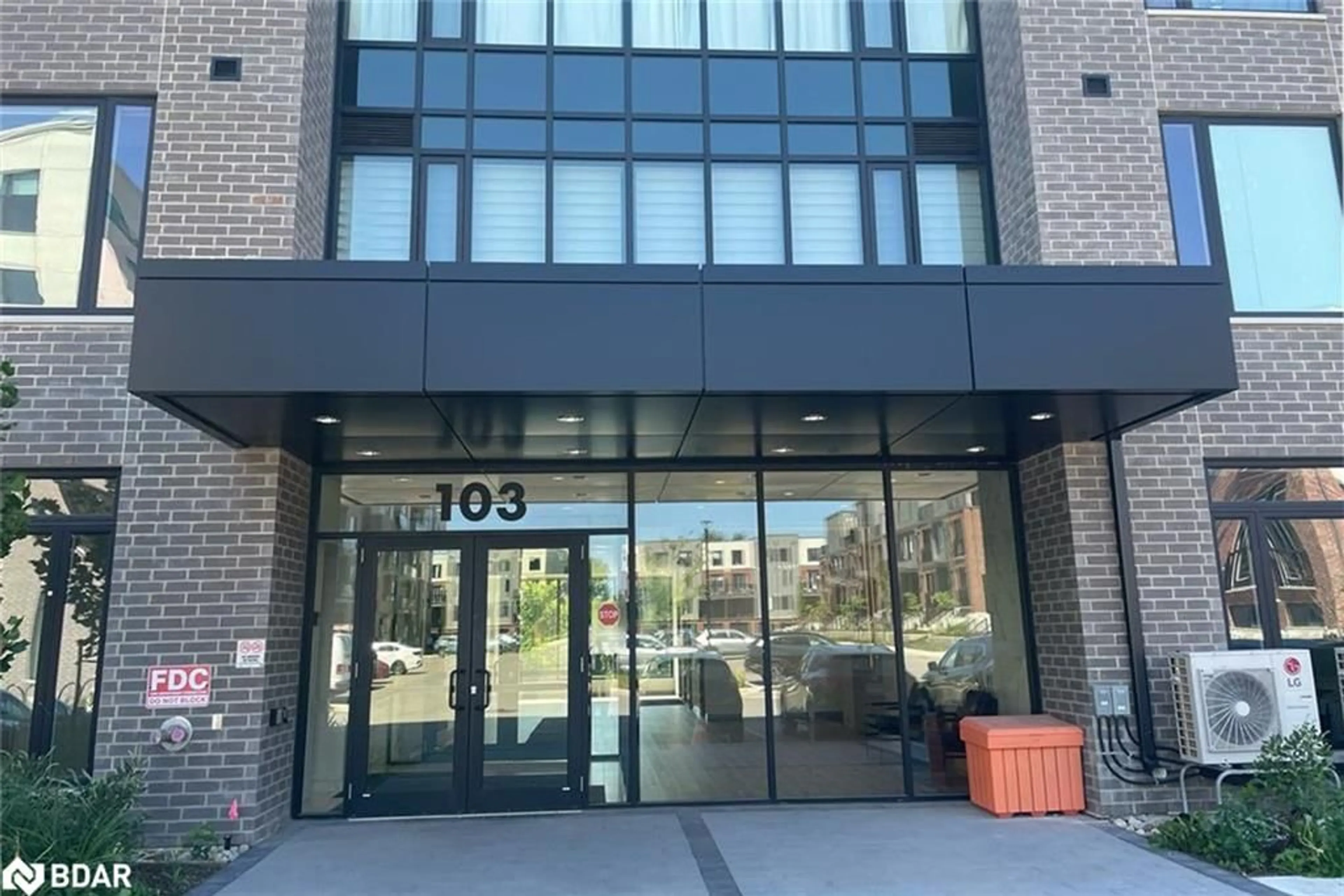 Indoor foyer, ceramic floors for 103 Roger St #511, Waterloo Ontario N2J 0G2