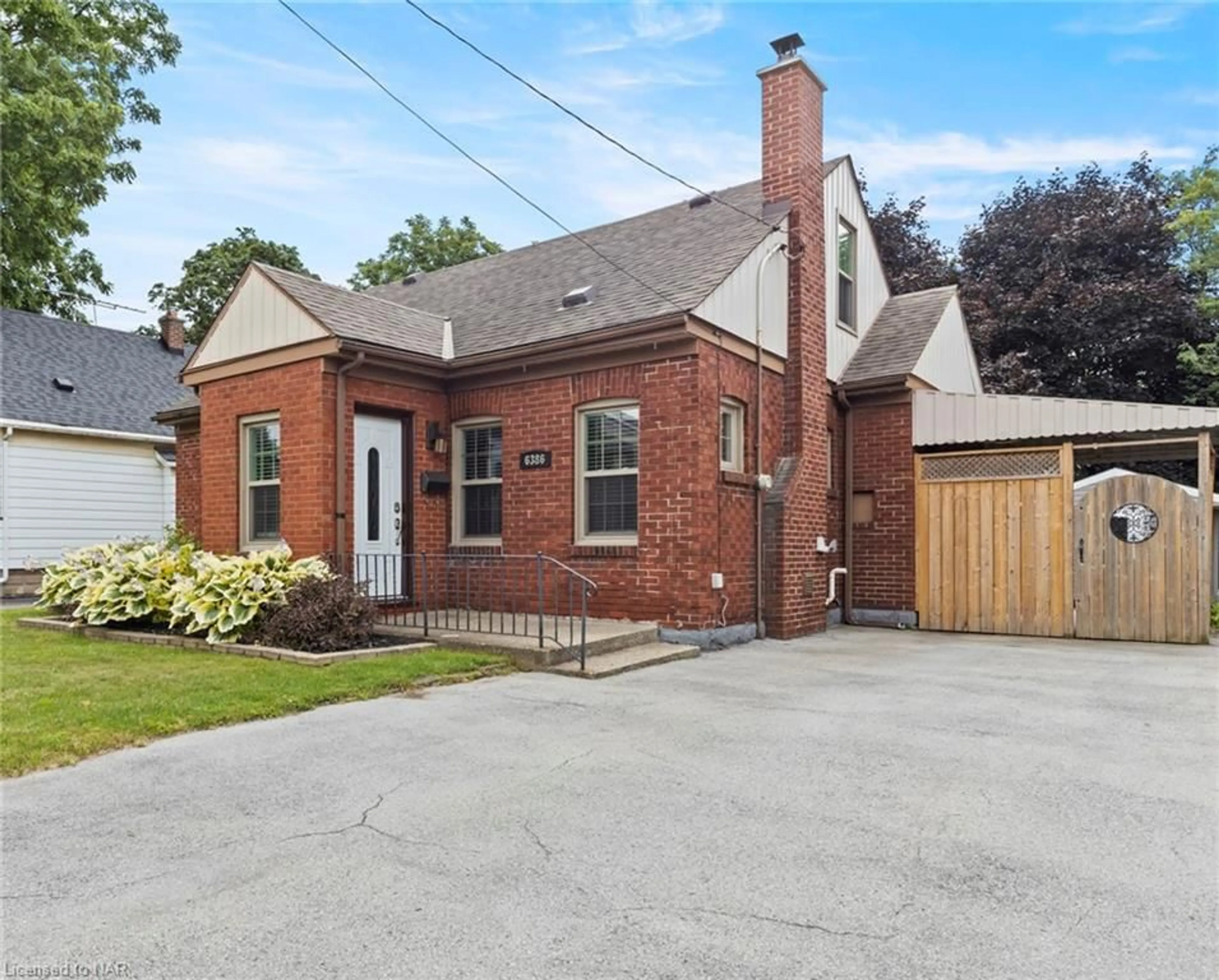 Home with brick exterior material for 6386 Crawford St, Niagara Falls Ontario L2E 5Z1