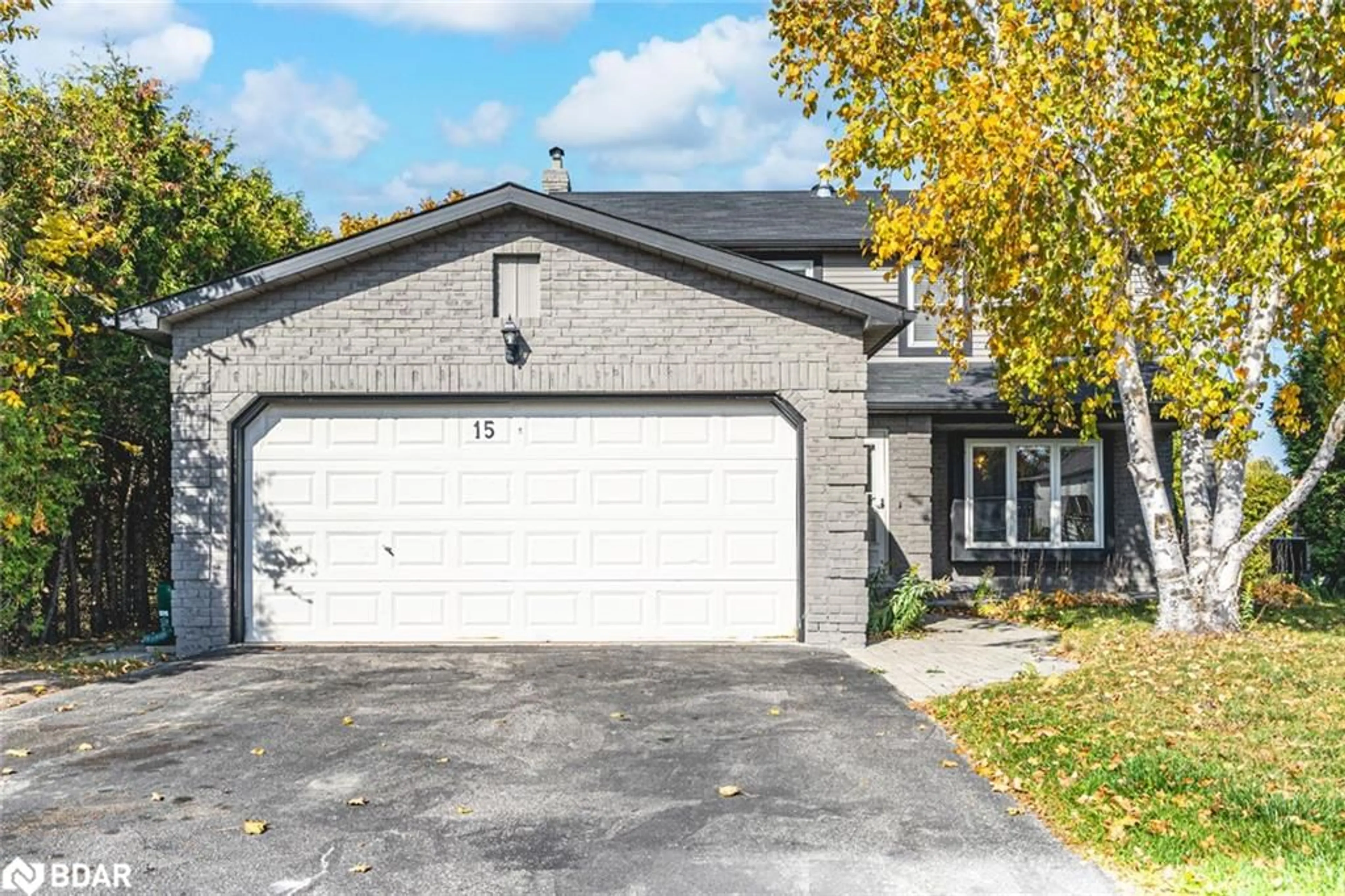 Frontside or backside of a home, cottage for 15 Herrell Ave, Barrie Ontario L4N 6T5