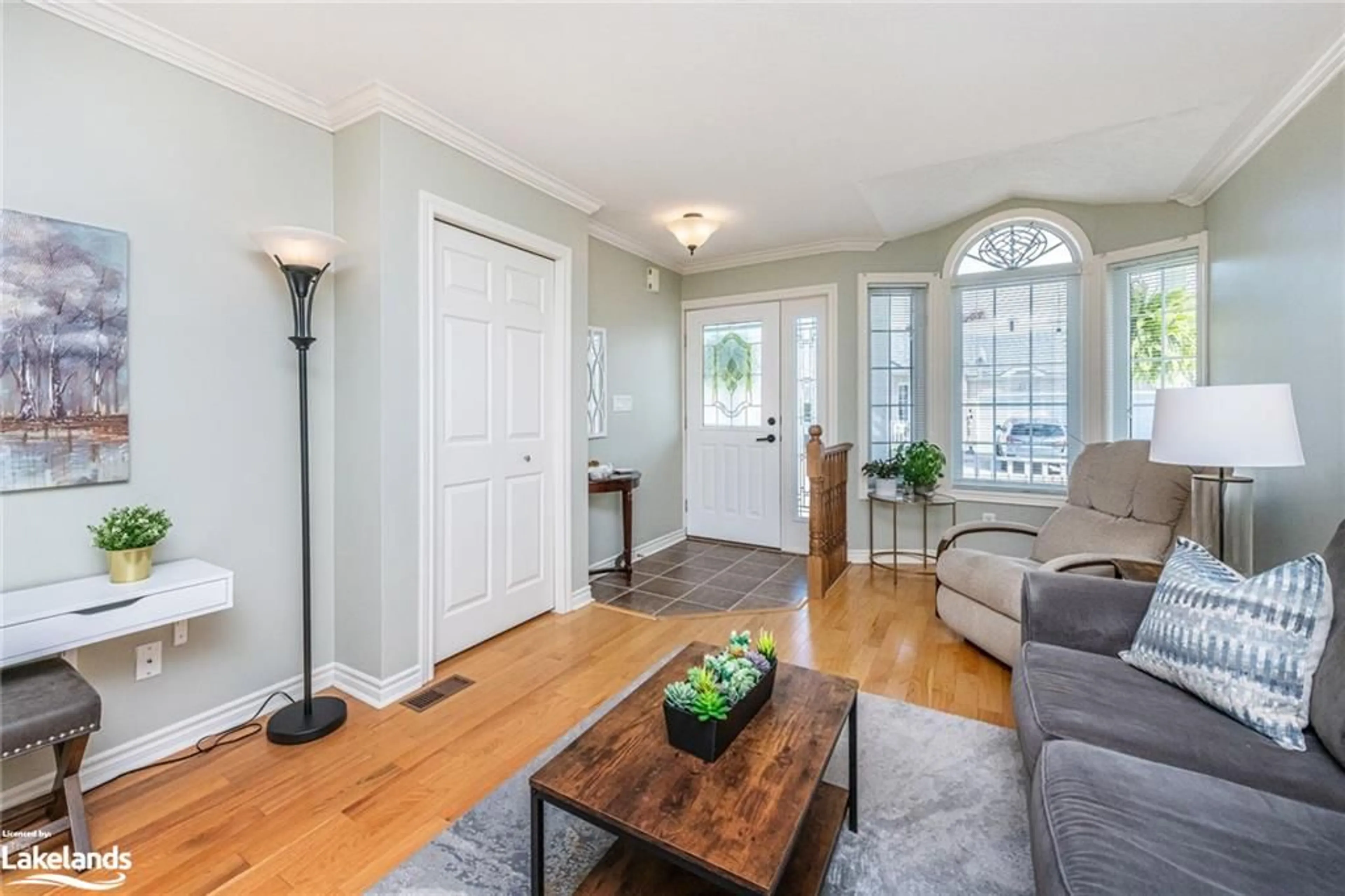 Indoor entryway, wood floors for 914 9th Avenue A, Owen Sound Ontario N4K 6Y5