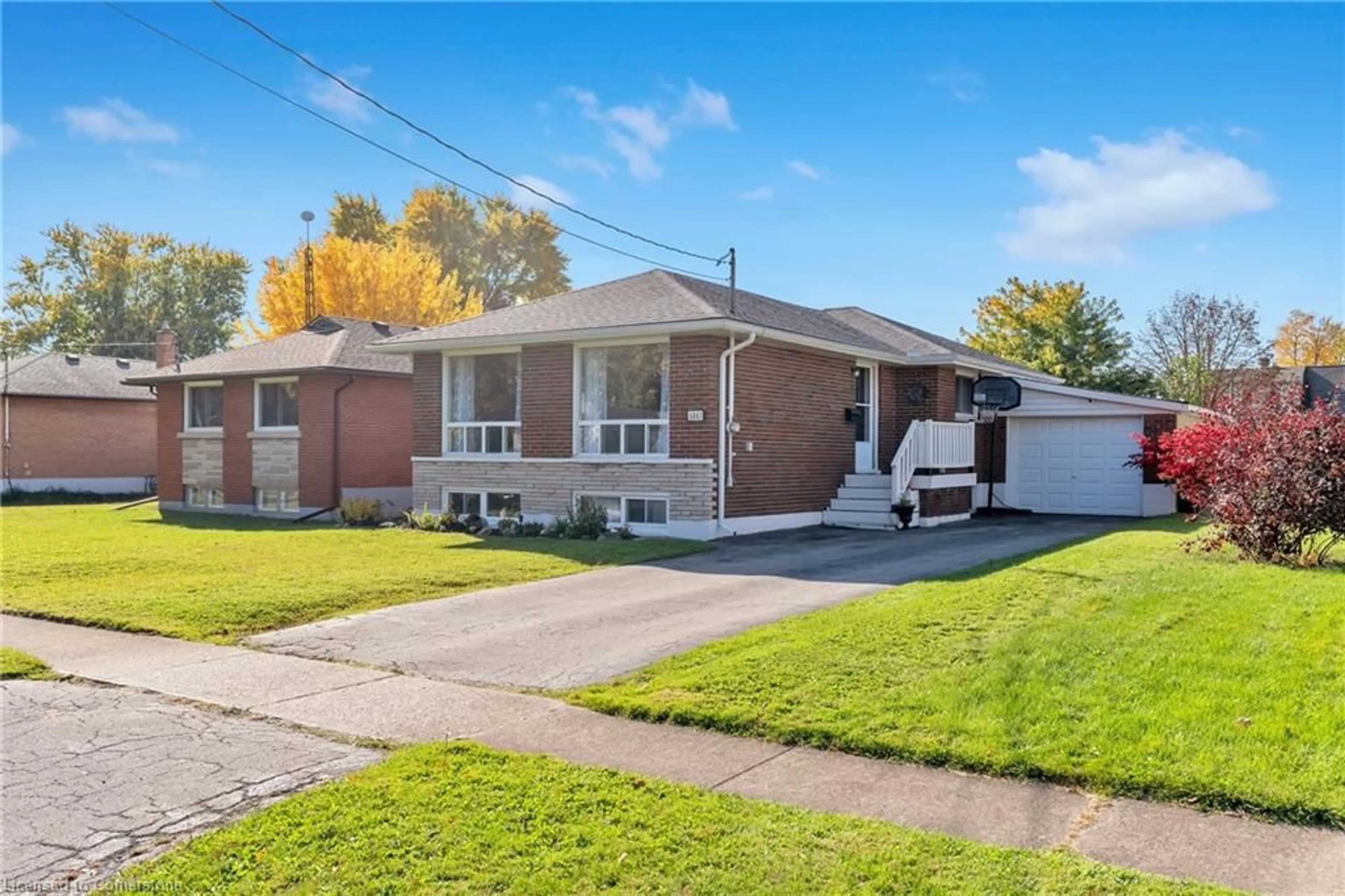 Frontside or backside of a home, the street view for 6861 Hagar Ave, Niagara Falls Ontario L2G 5M6