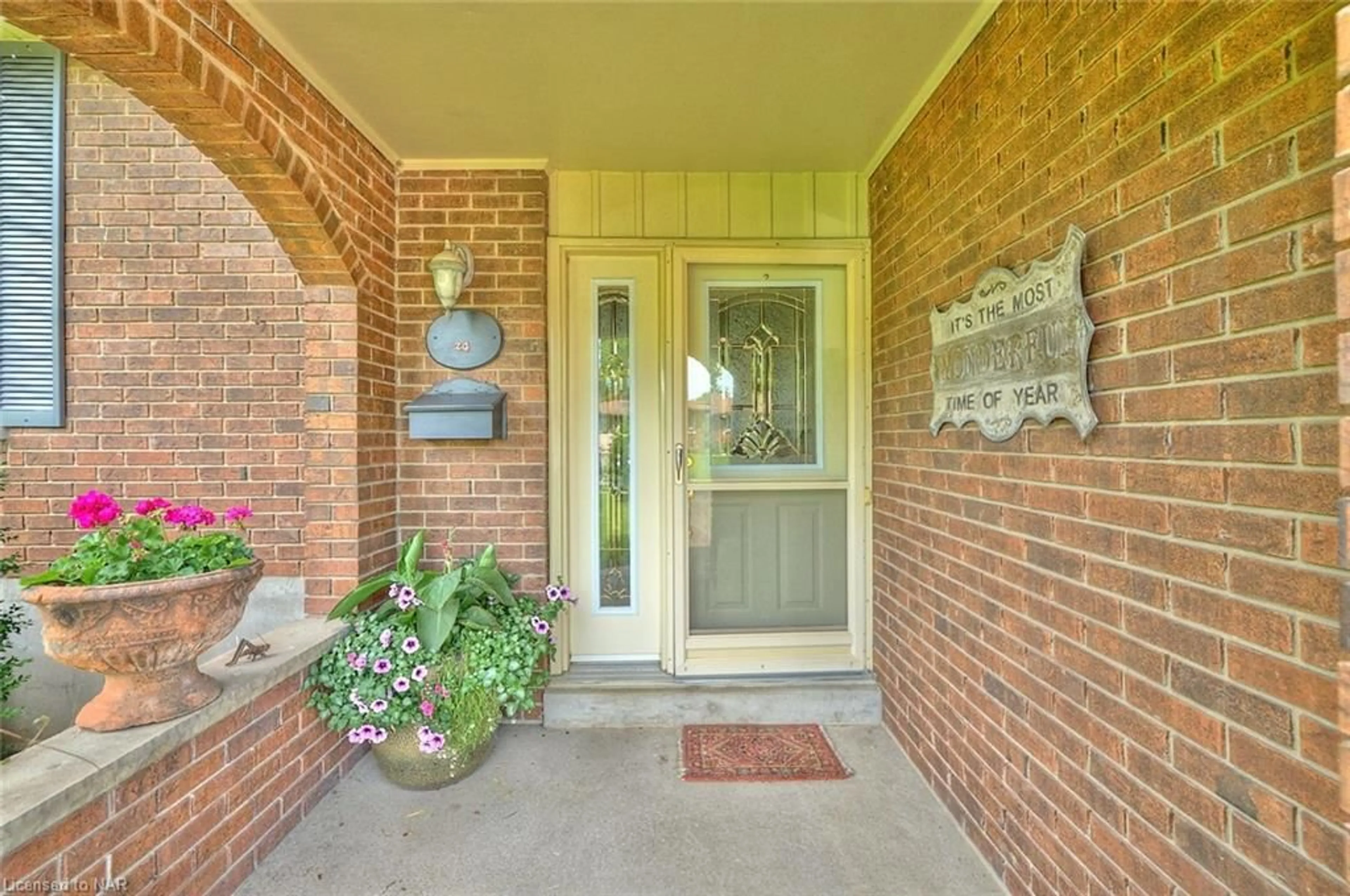 Indoor entryway, wood floors for 24 Gaspare Dr, Port Colborne Ontario L3K 2V2