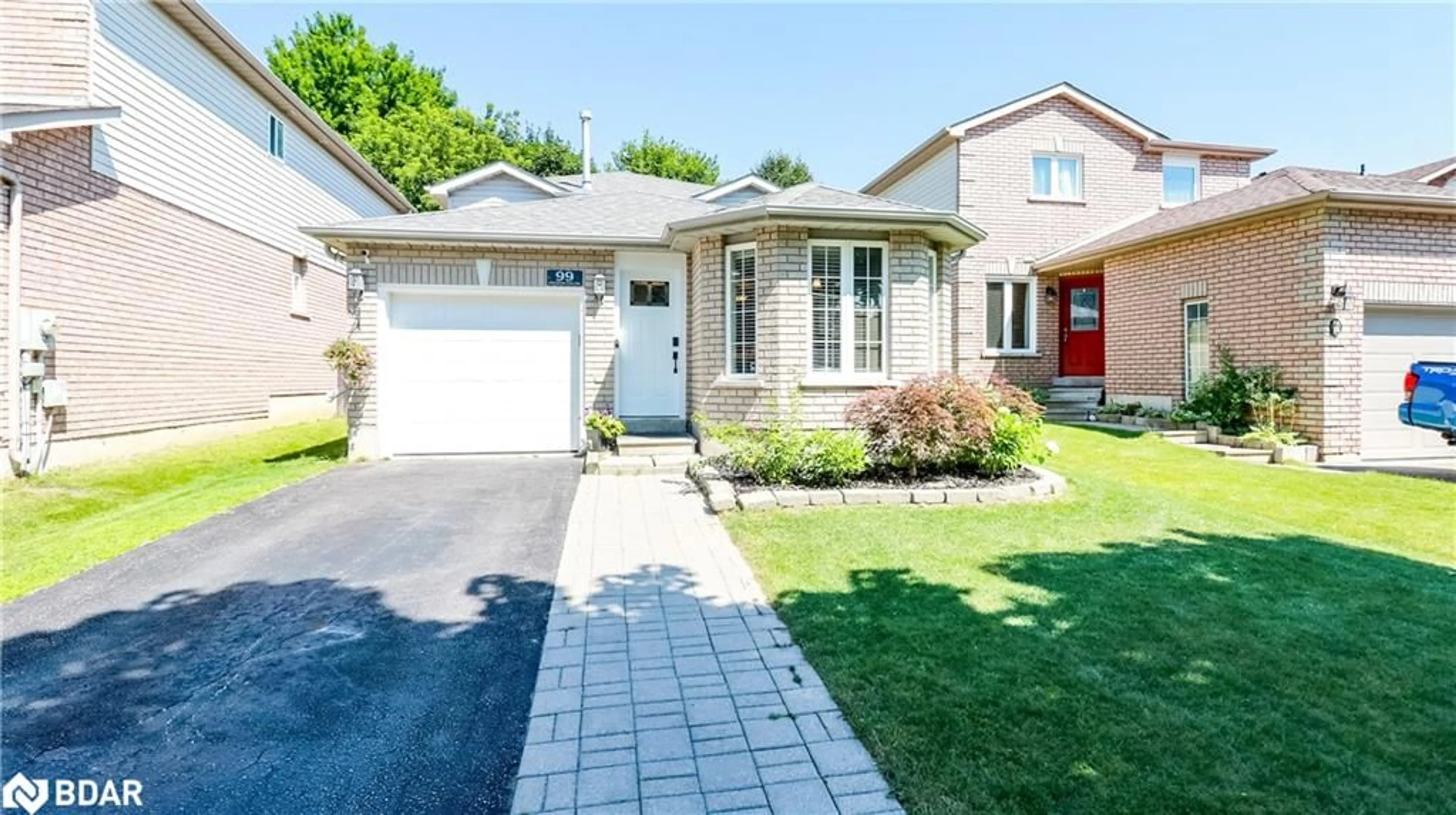 Frontside or backside of a home, cottage for 99 Churchland Dr, Barrie Ontario L4N 8P1