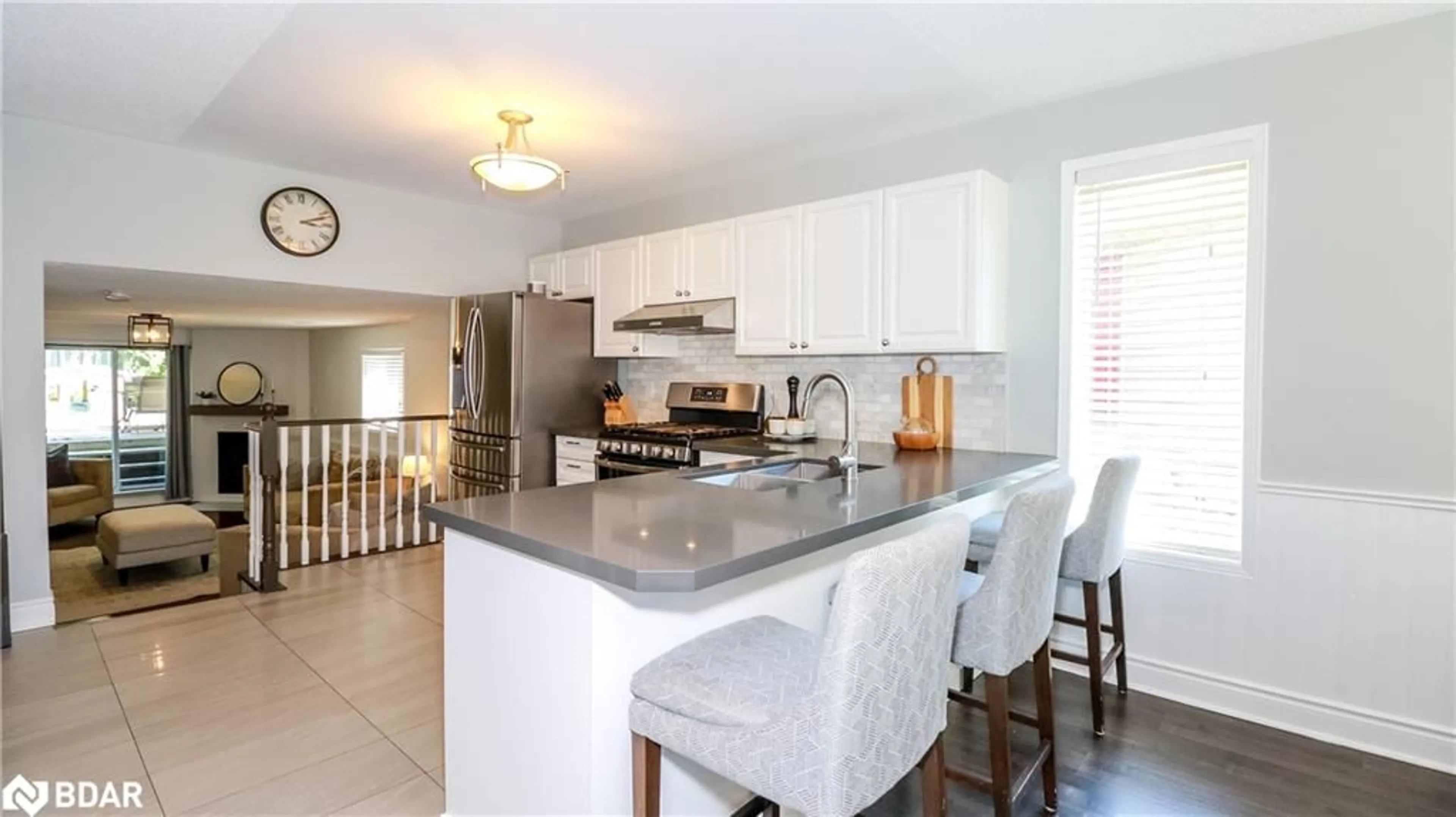 Open concept kitchen for 99 Churchland Dr, Barrie Ontario L4N 8P1