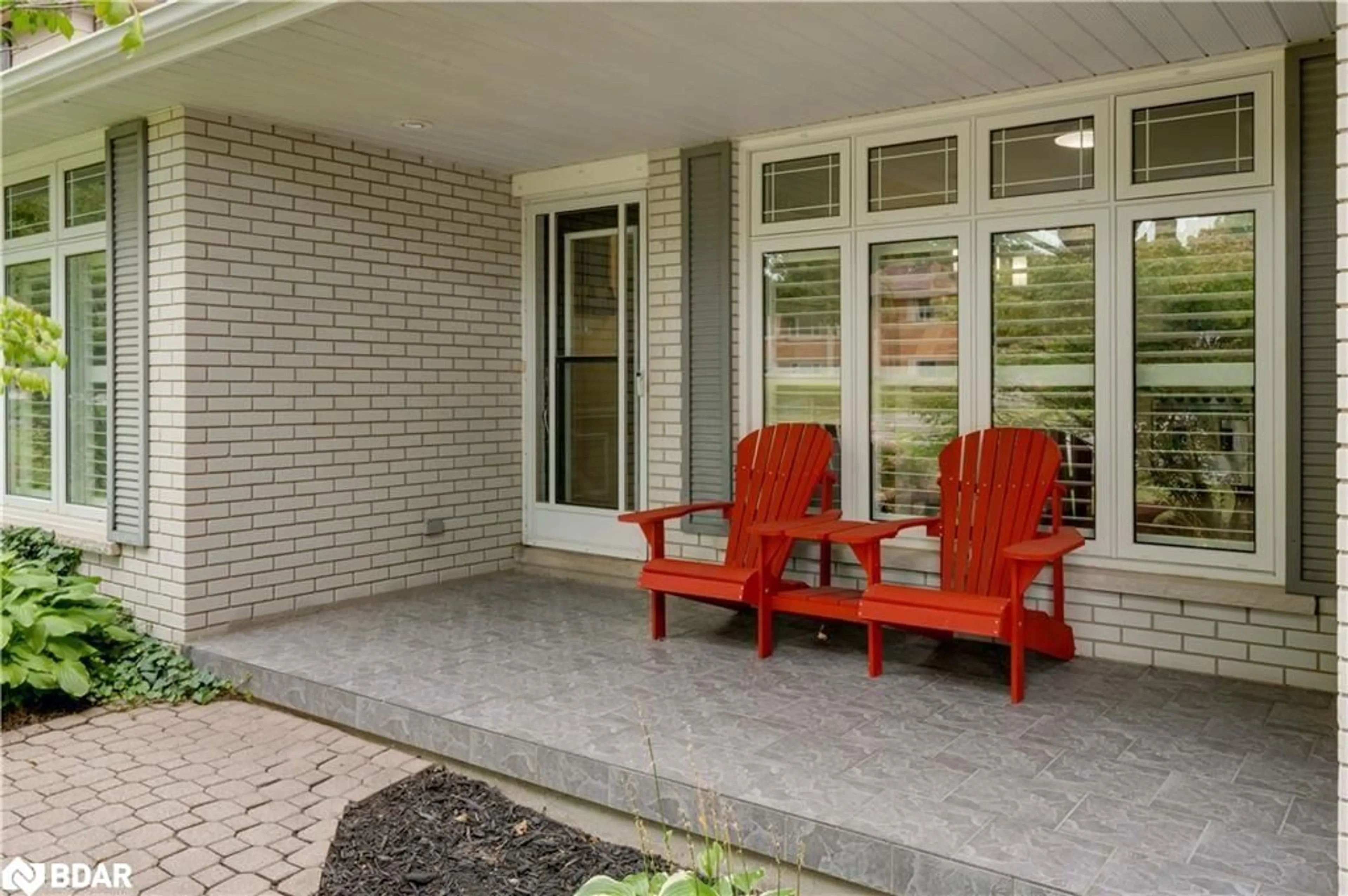 Patio, cottage for 9 Bellevue Cres, Barrie Ontario L4M 2S9