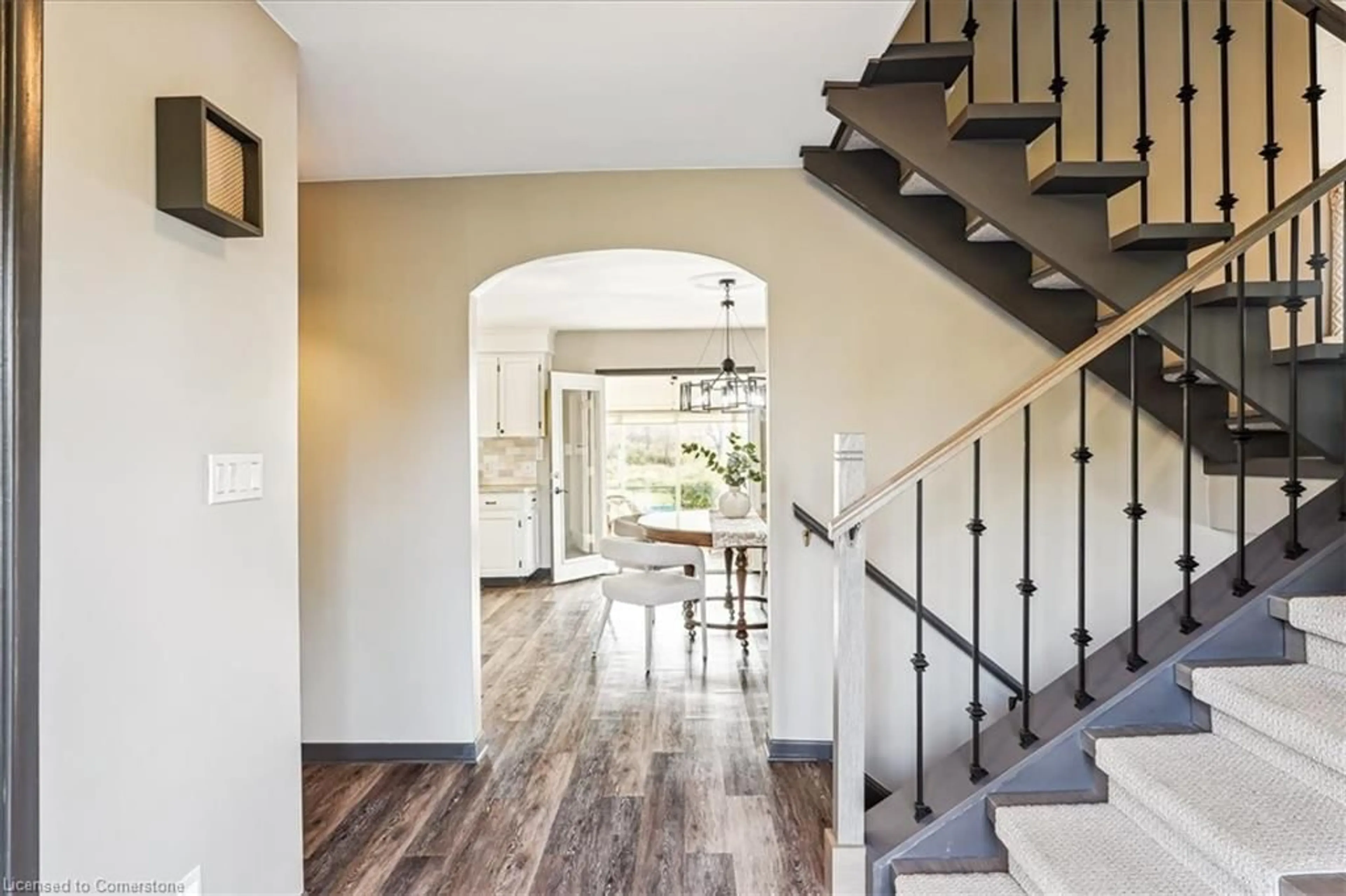 Indoor entryway, wood floors for 7956 Twenty Rd, Smithville Ontario L0R 2A0