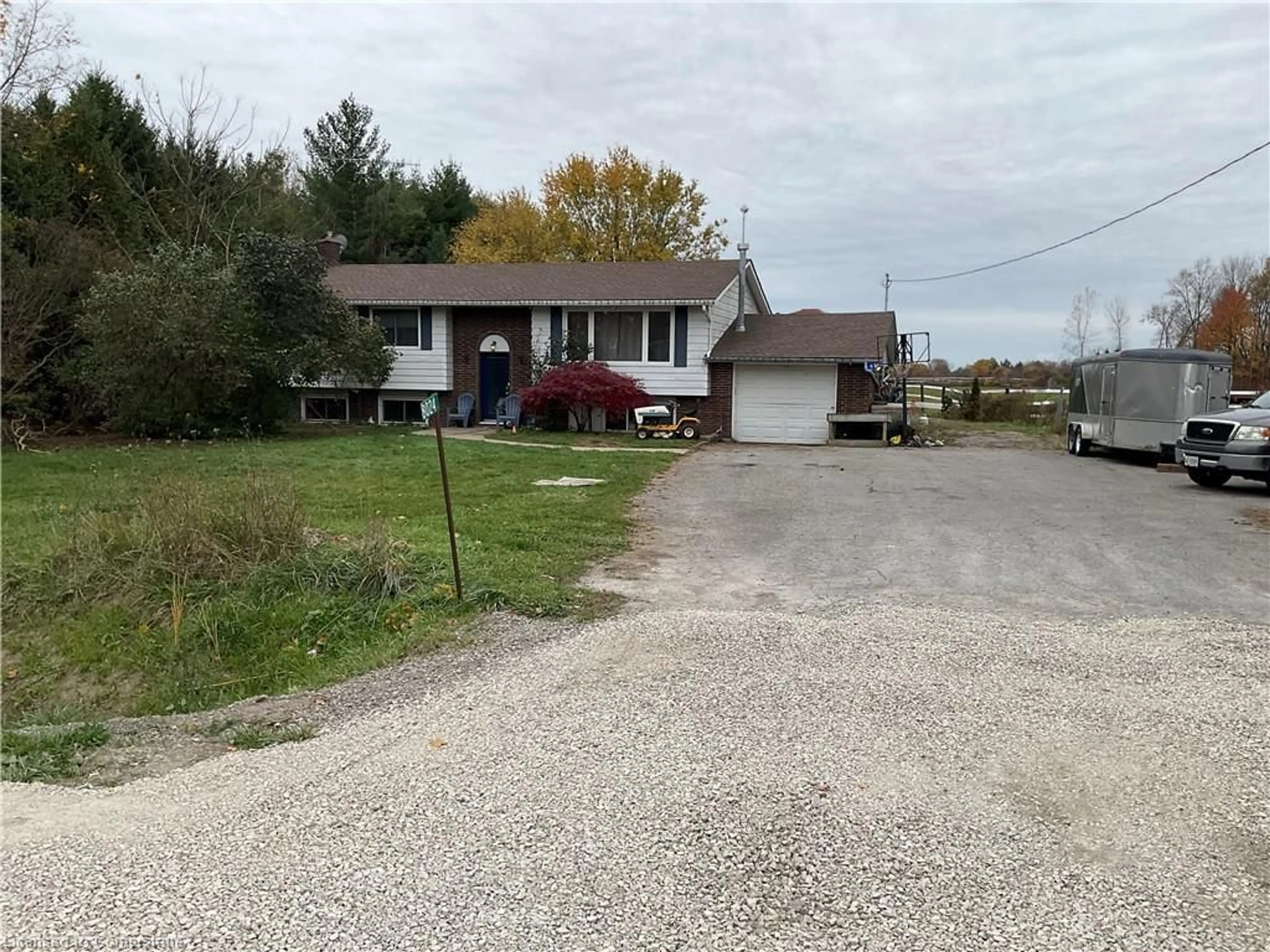 Frontside or backside of a home, the street view for 8024 3 Hwy, Dunnville Ontario N1A 2W4